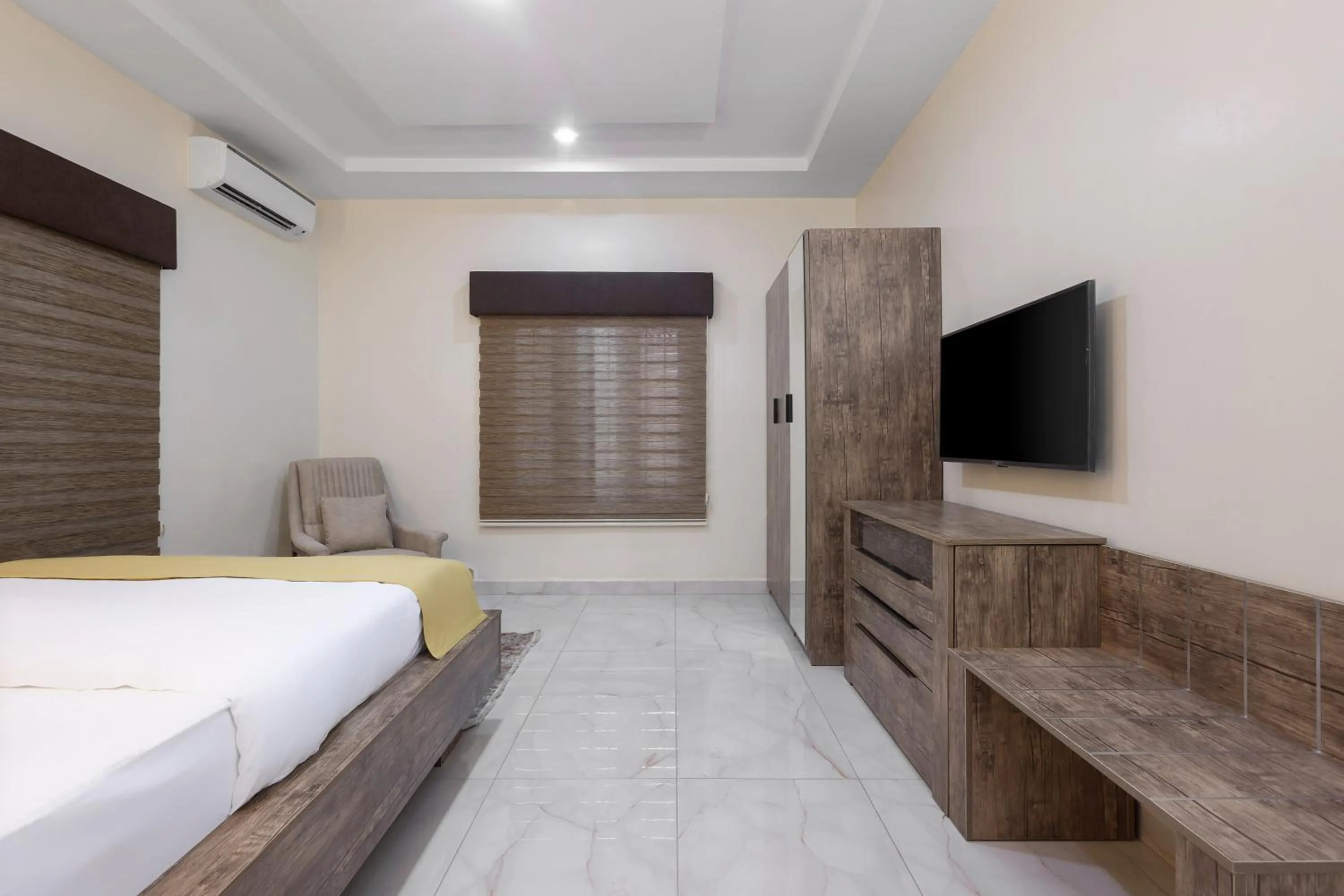 Communal lounge/ TV room, Bed in BKT Cribs - Apartments & Suites
