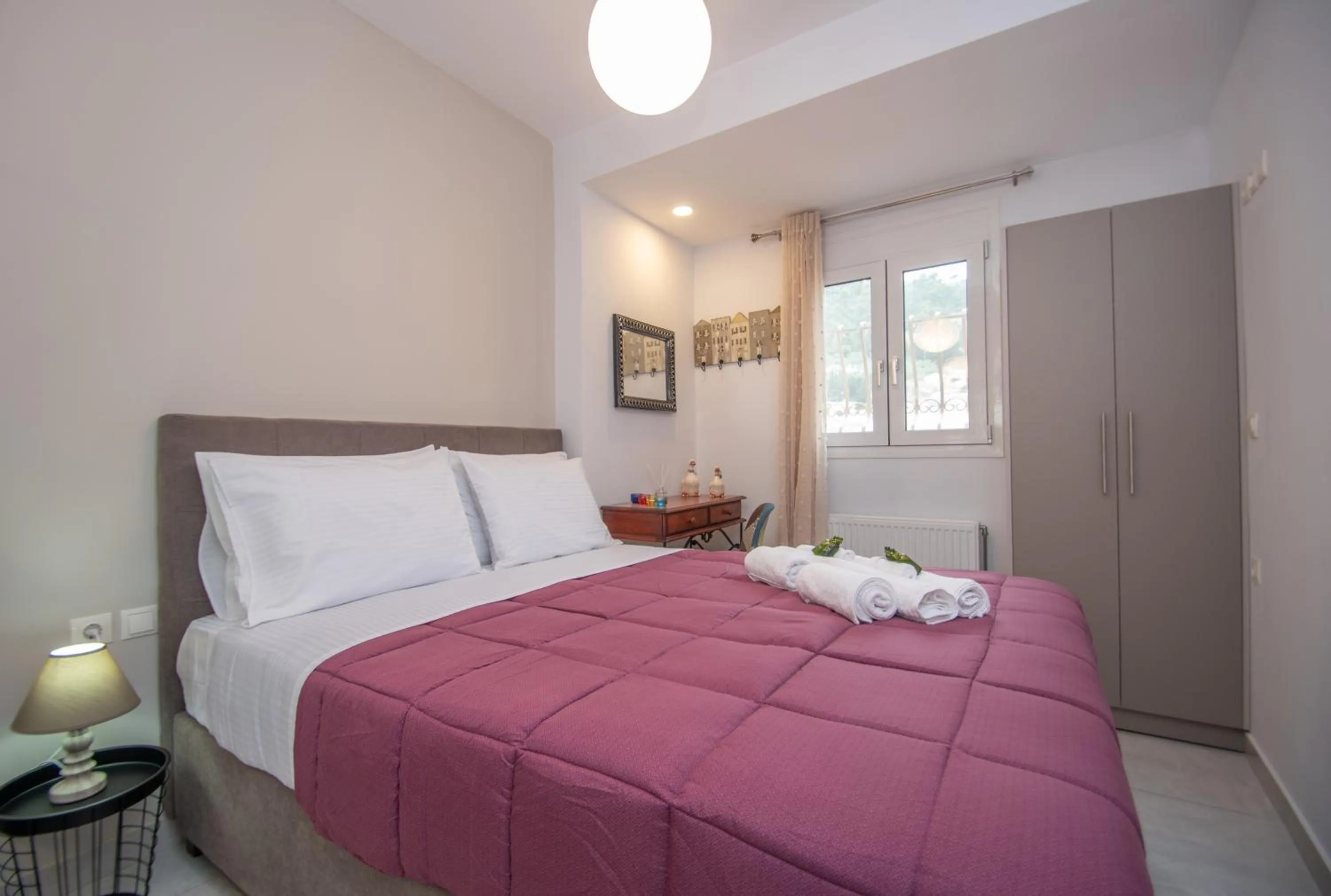 Bed in Victor Junior Suite by "elite"