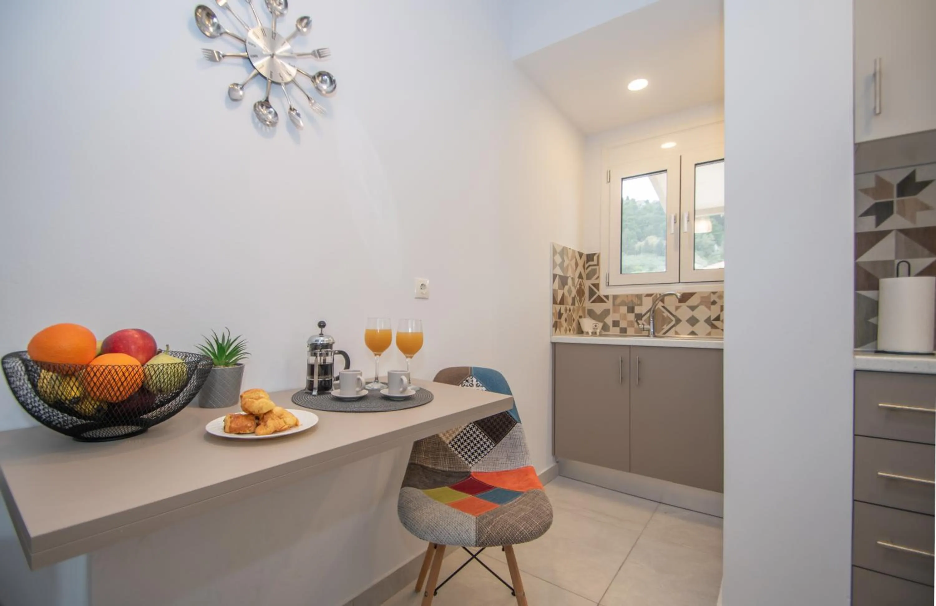 Dining area in Victor Junior Suite by "elite"