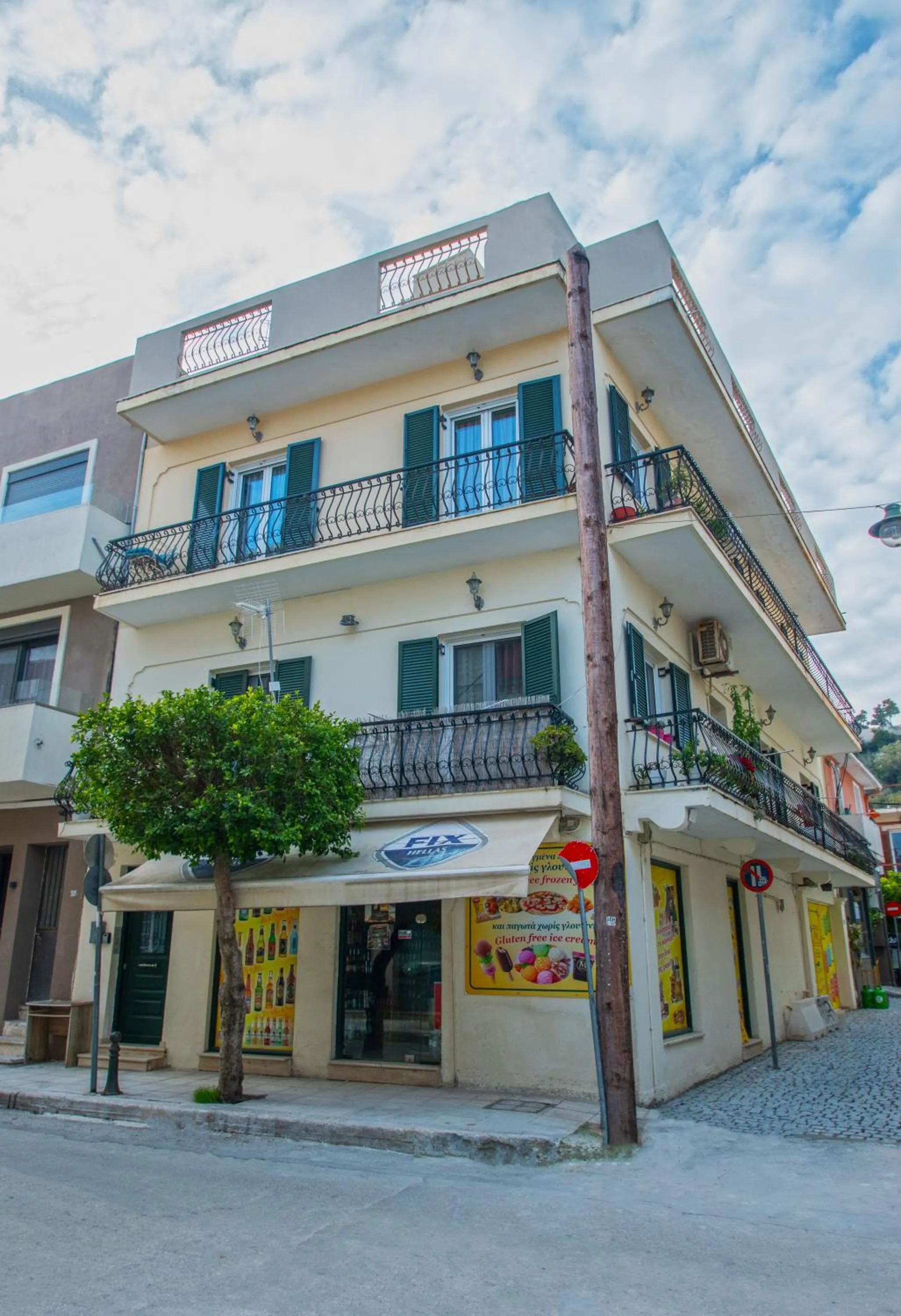 Property building in Victor Junior Suite by "elite"