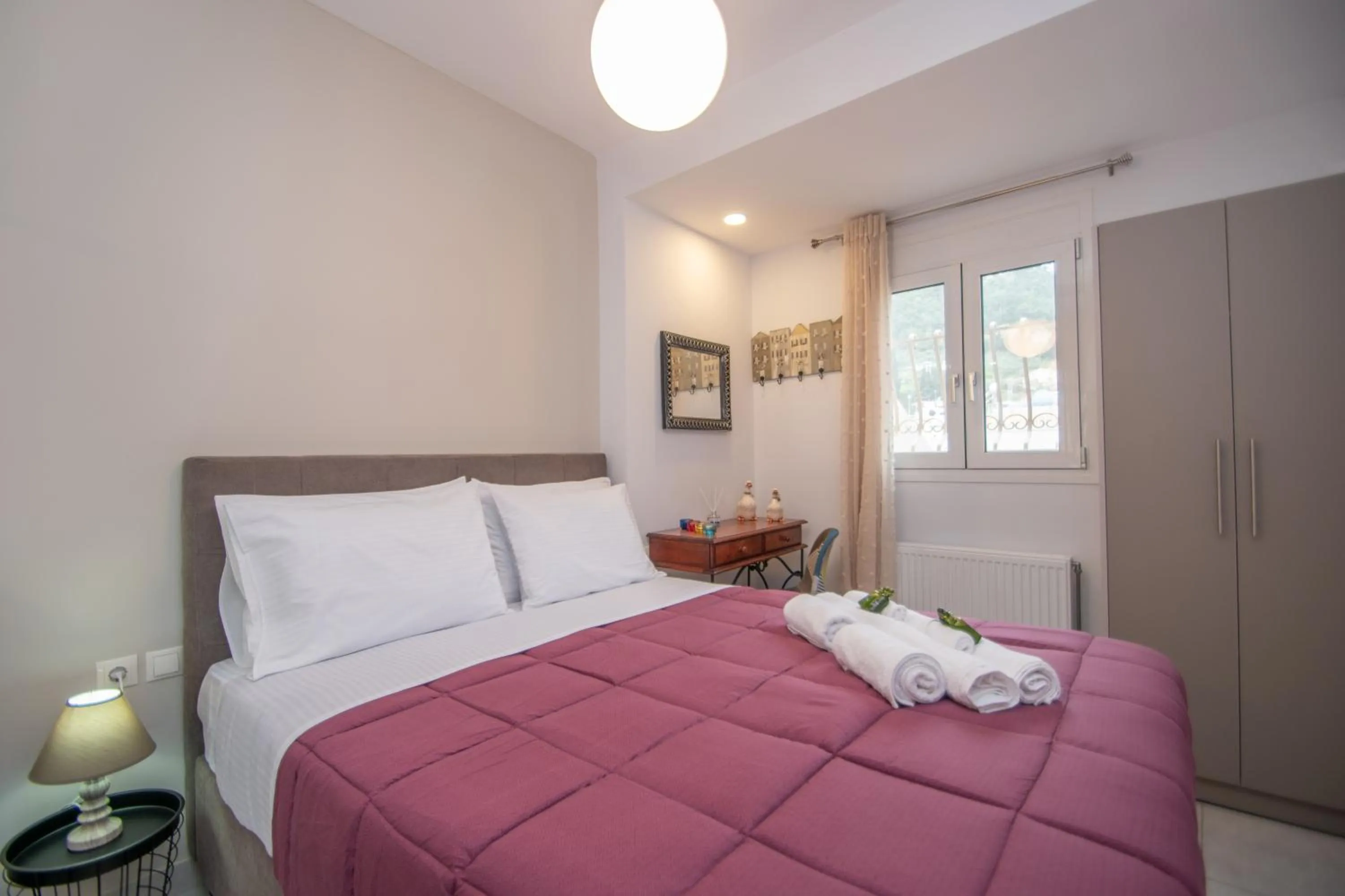 Bed in Victor Junior Suite by "elite"