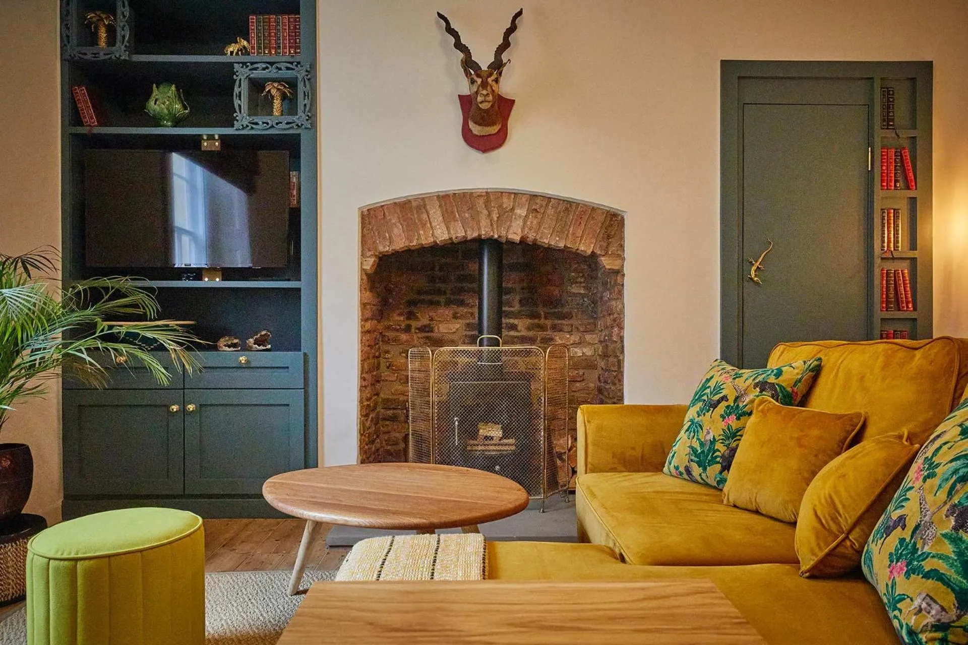The Jungle Nook Romantic Hideaway with Log Burner
