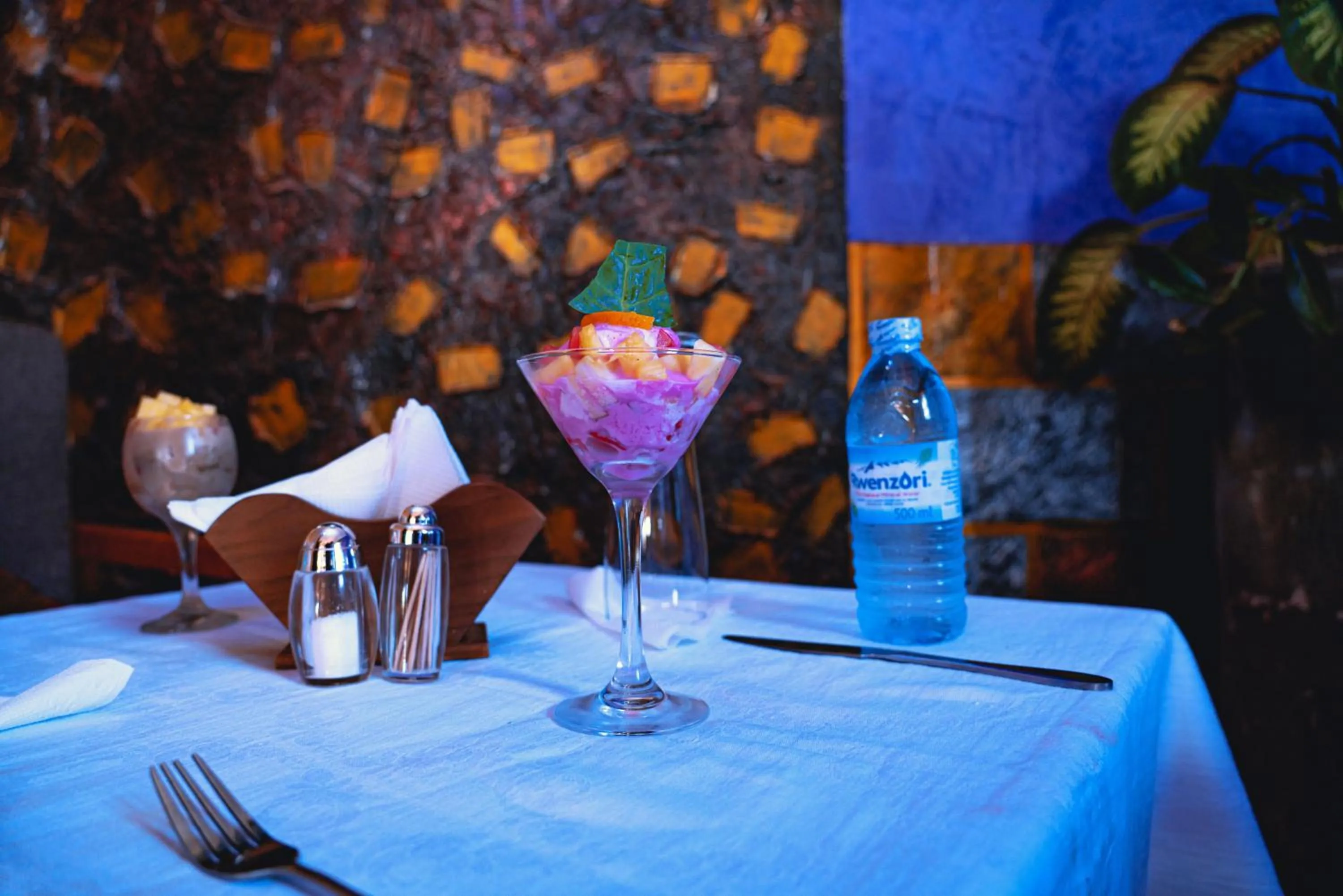 Restaurant/places to eat in GOLDEN QUEST HOTEL