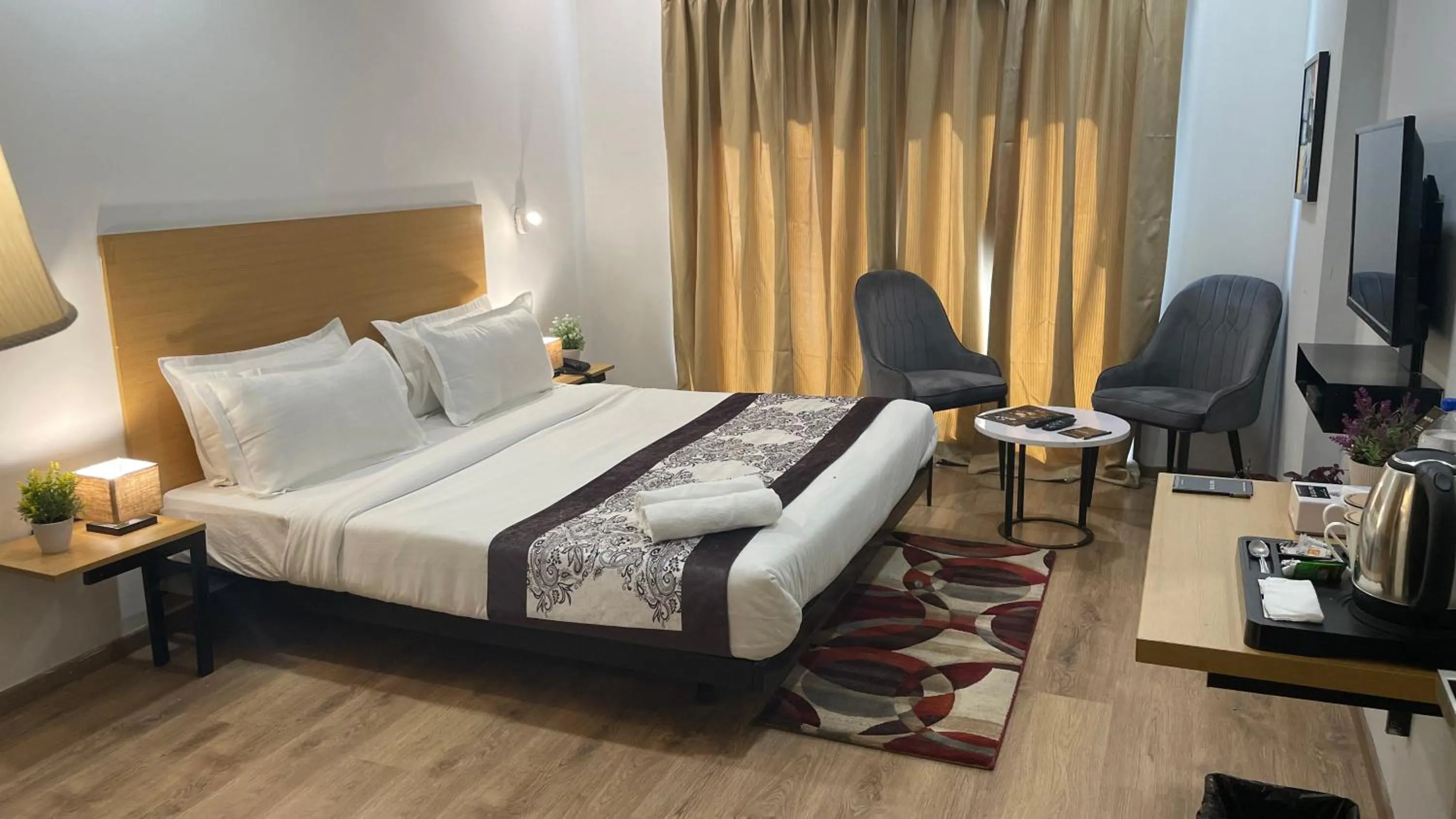 Bed in Saltstayz Express - Medicity Near Medanta Hospital