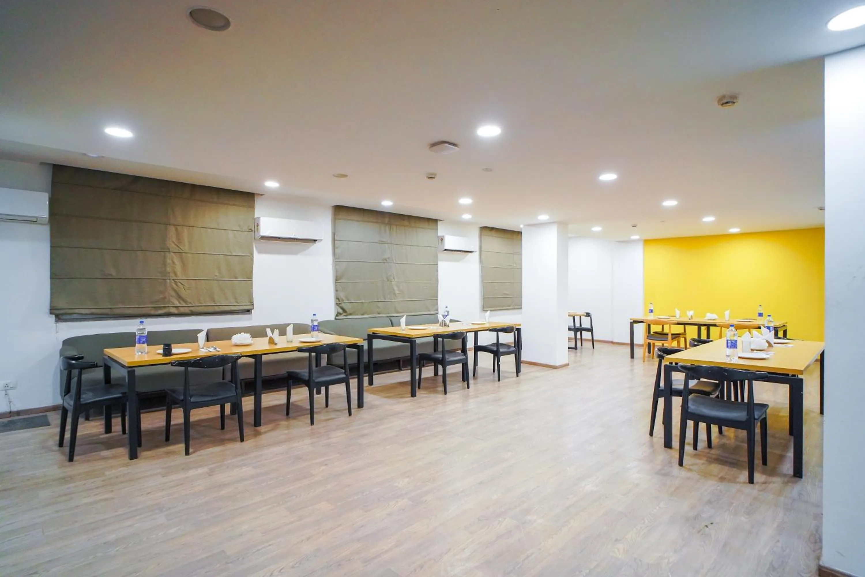 Restaurant/places to eat in Saltstayz Express - Medicity Near Medanta Hospital
