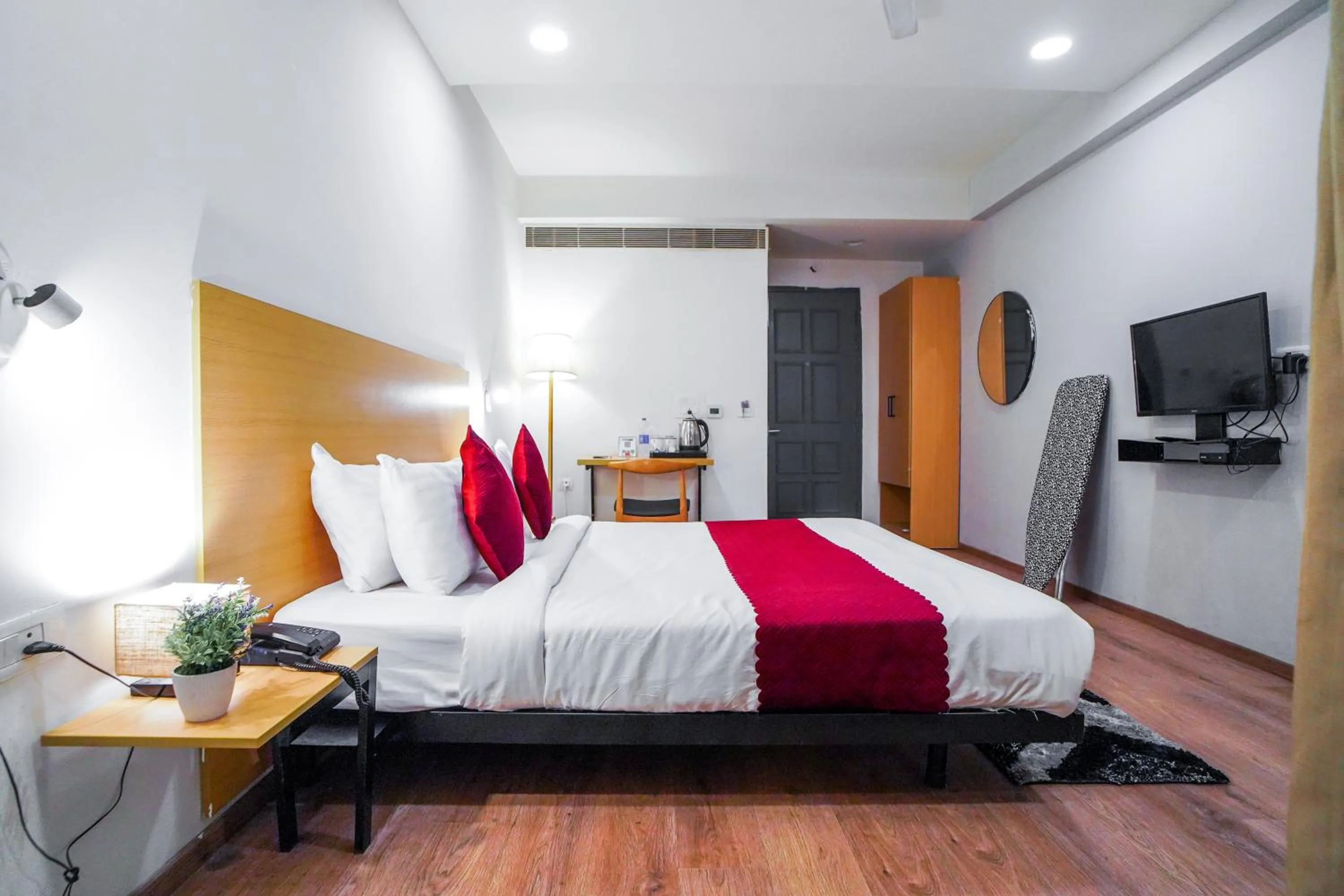 Bed in Saltstayz Express - Medicity Near Medanta Hospital