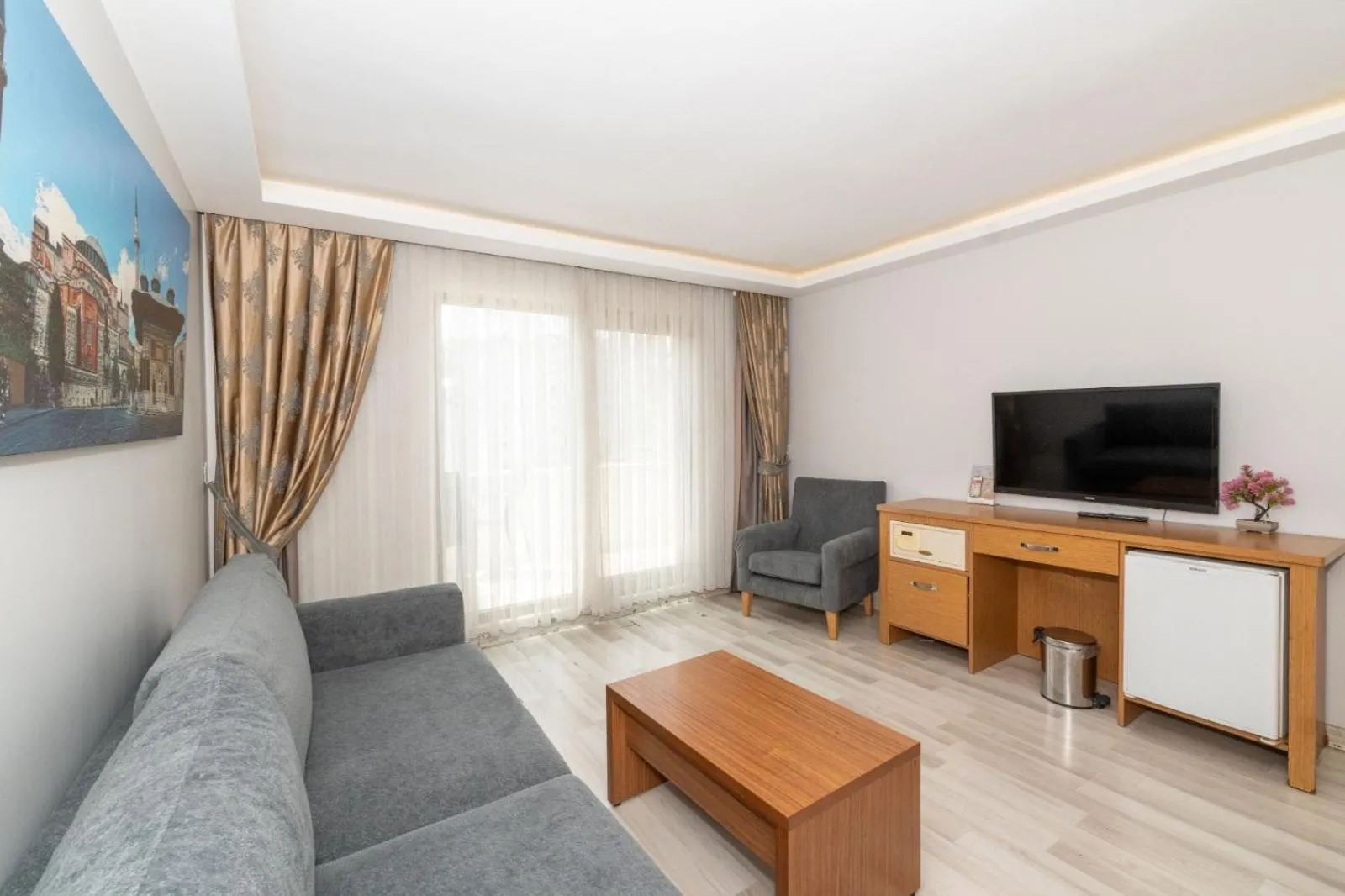 Communal lounge/ TV room in GalataportWawhotel