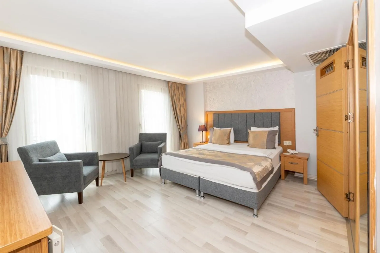 Living room, Bed in GalataportWawhotel