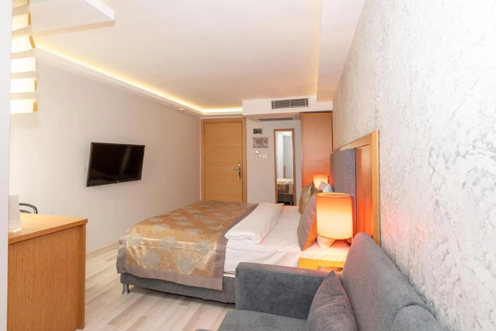 Photo of the whole room, Bed in GalataportWawhotel