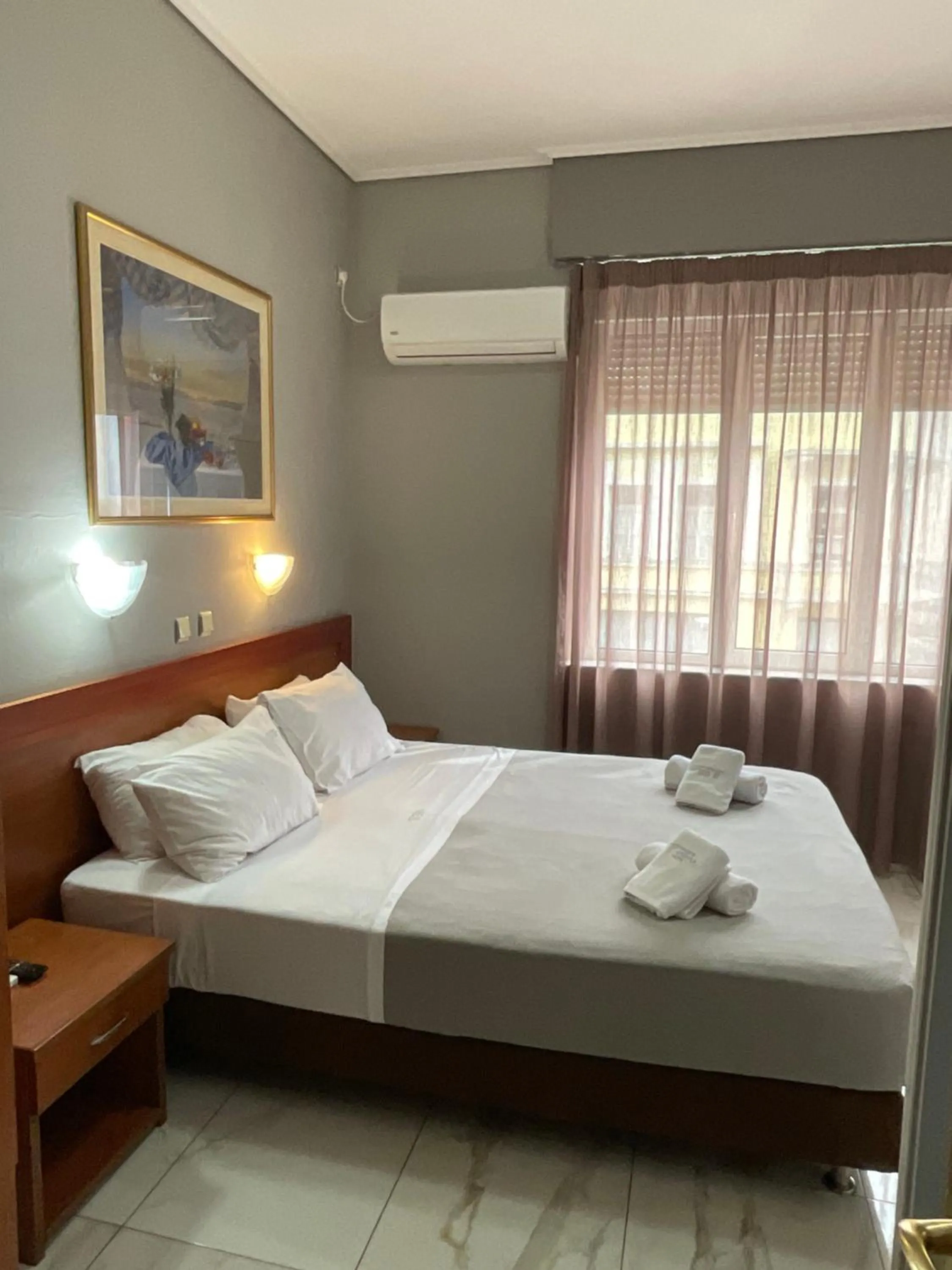 Photo of the whole room, Bed in Piraeus Acropole Hotel