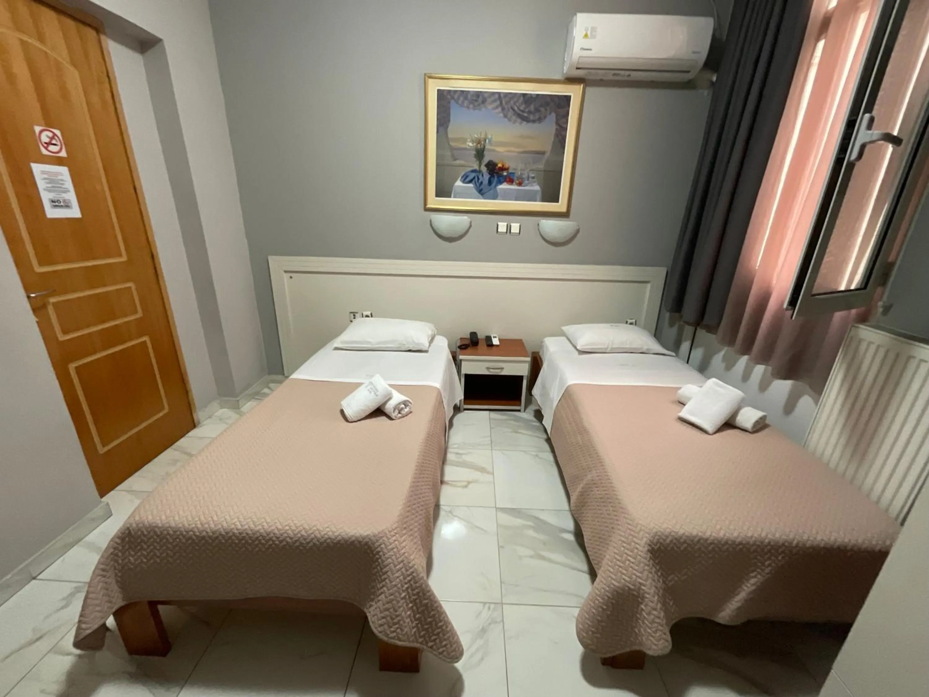 Photo of the whole room, Bed in Piraeus Acropole Hotel