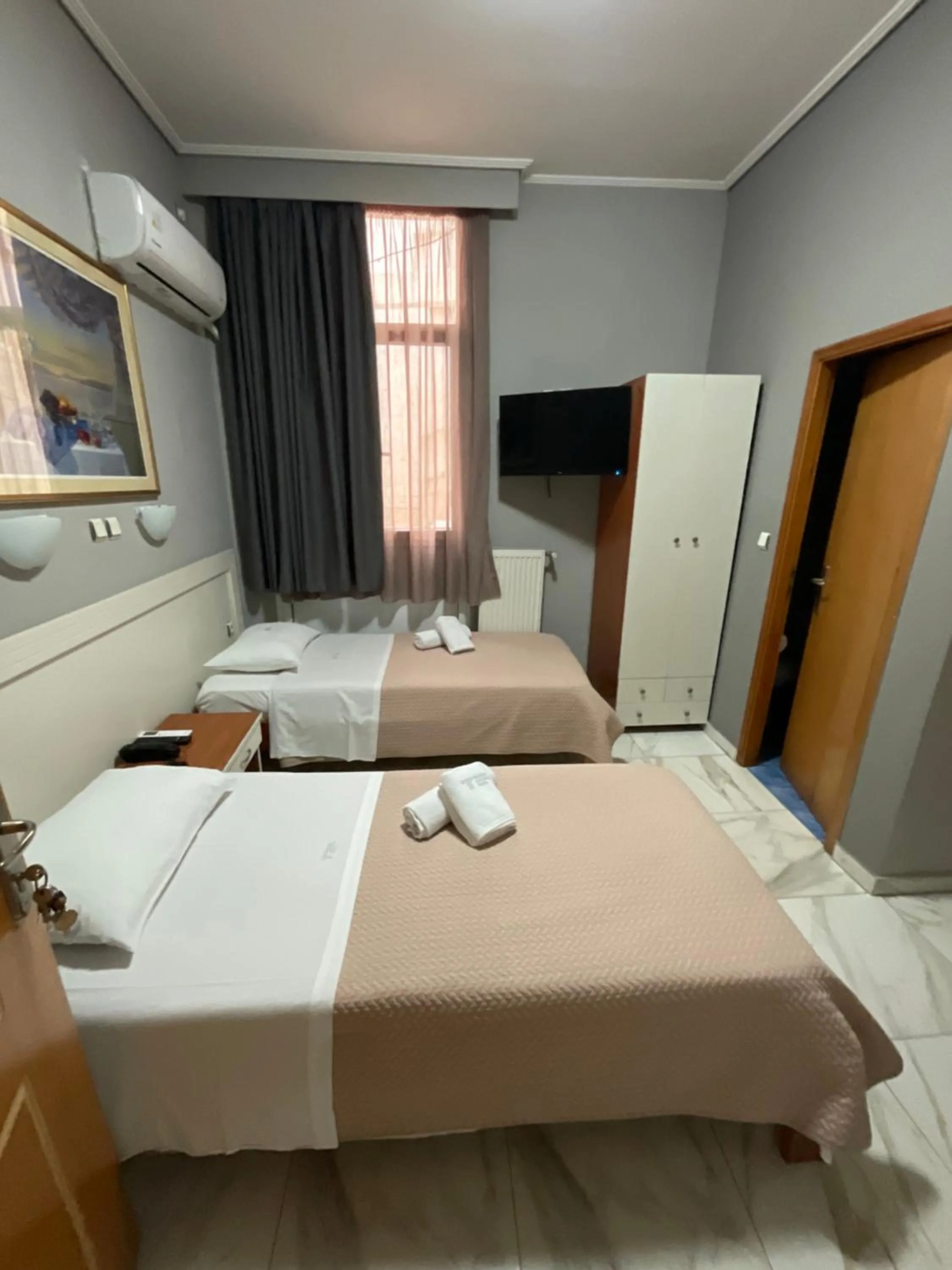 Photo of the whole room, Bed in Piraeus Acropole Hotel