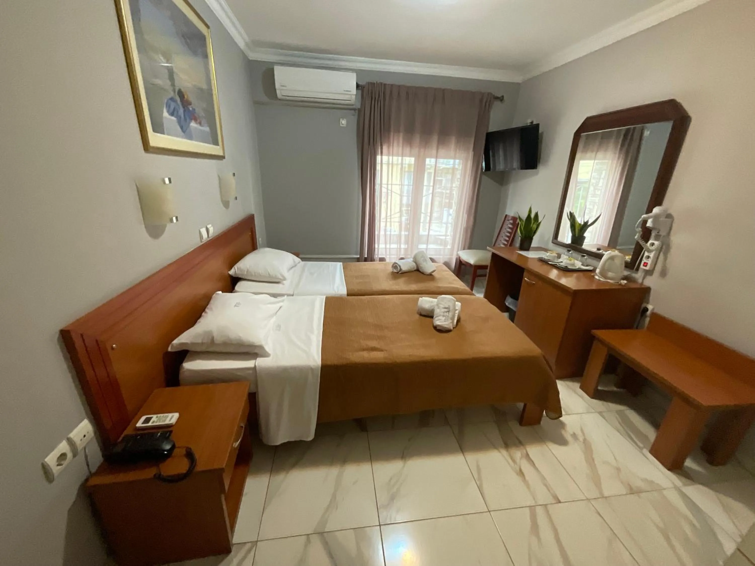 Photo of the whole room, Bed in Piraeus Acropole Hotel