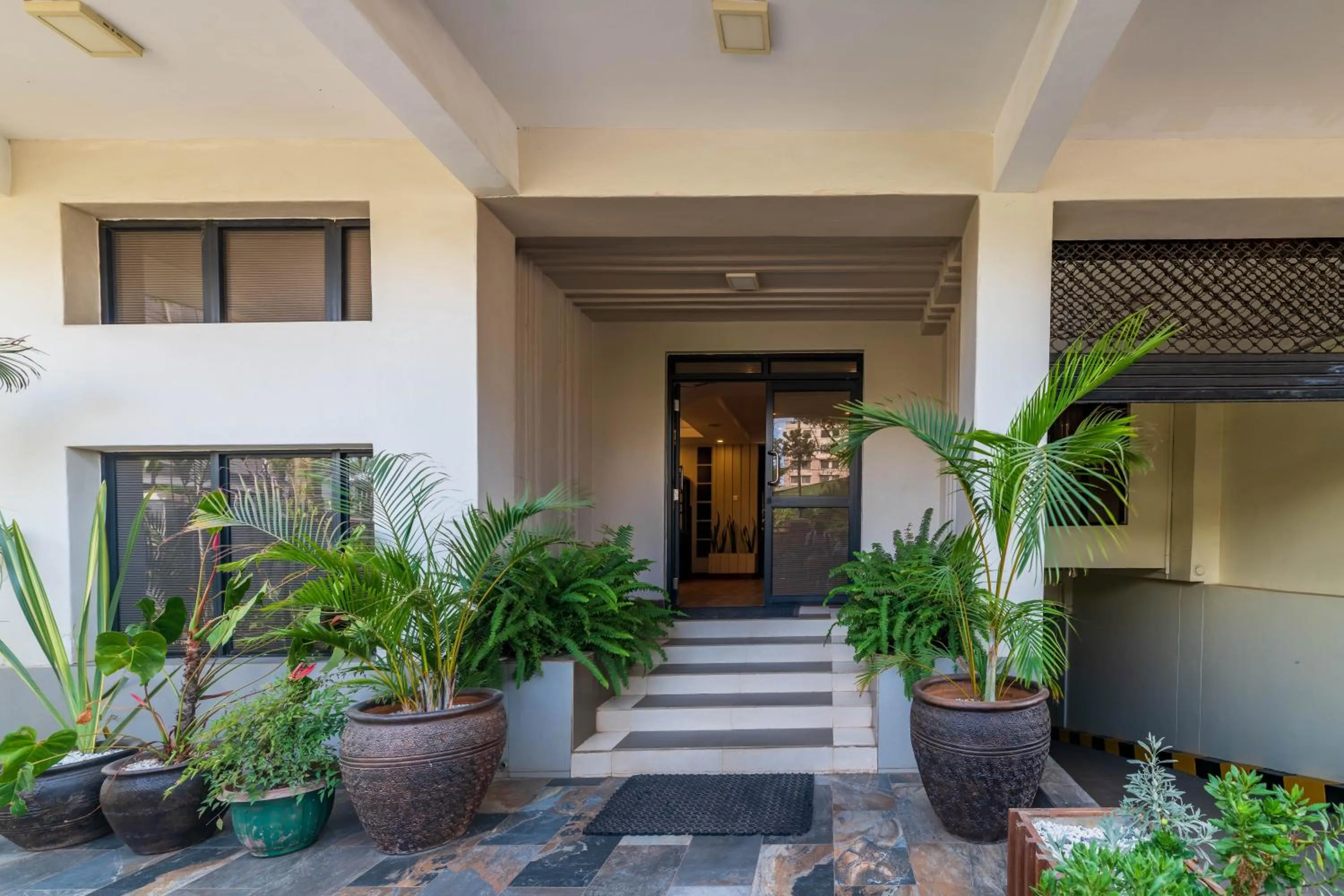 Facade/entrance in Samra Hotel