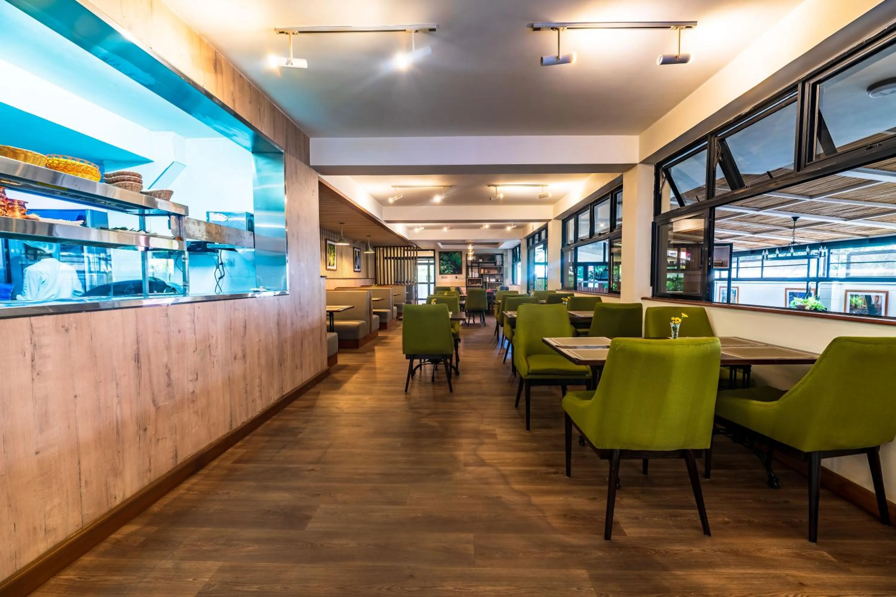 Restaurant/places to eat in Samra Hotel