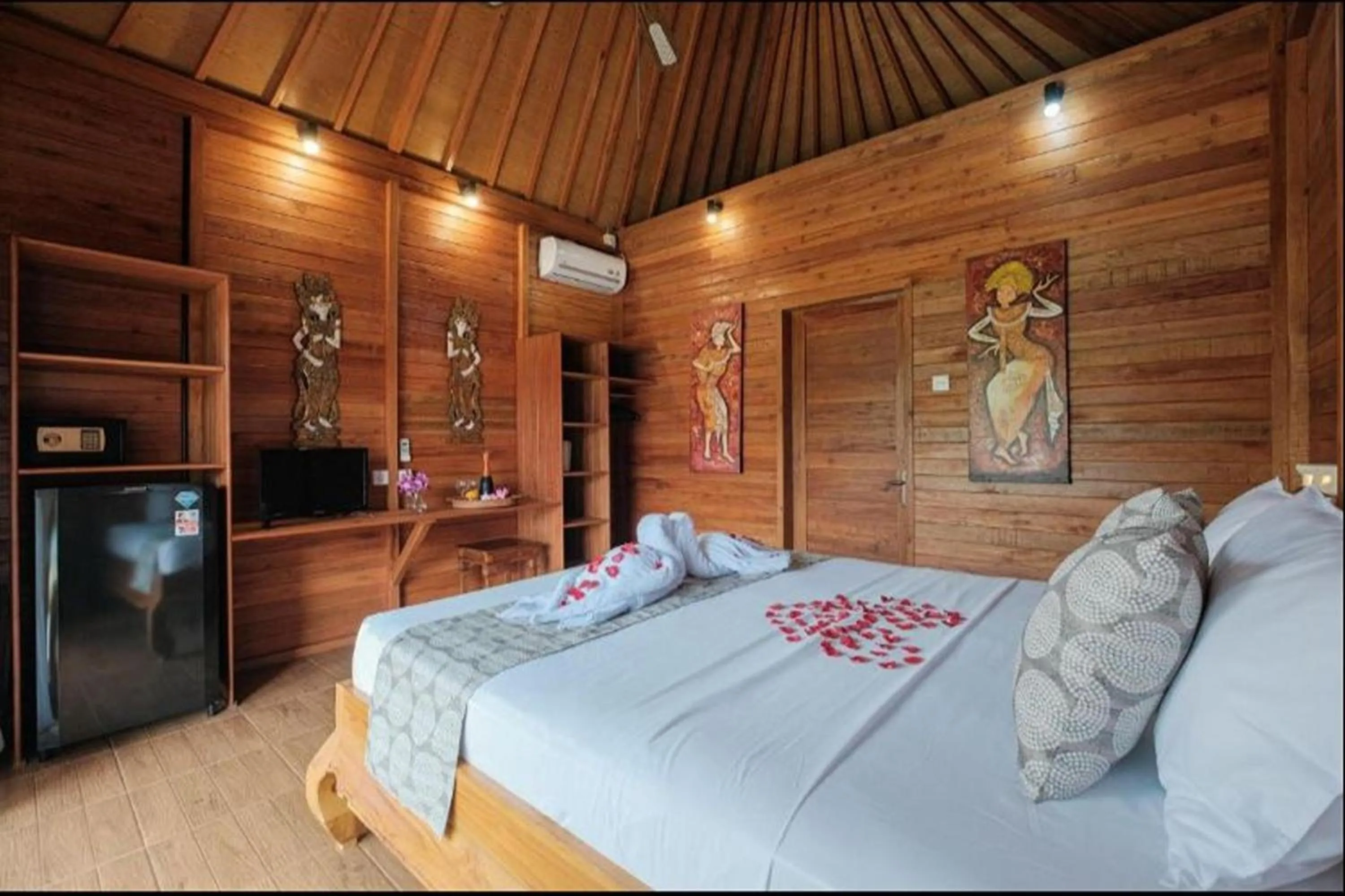 Bedroom, Bed in Villa Felise Sanur