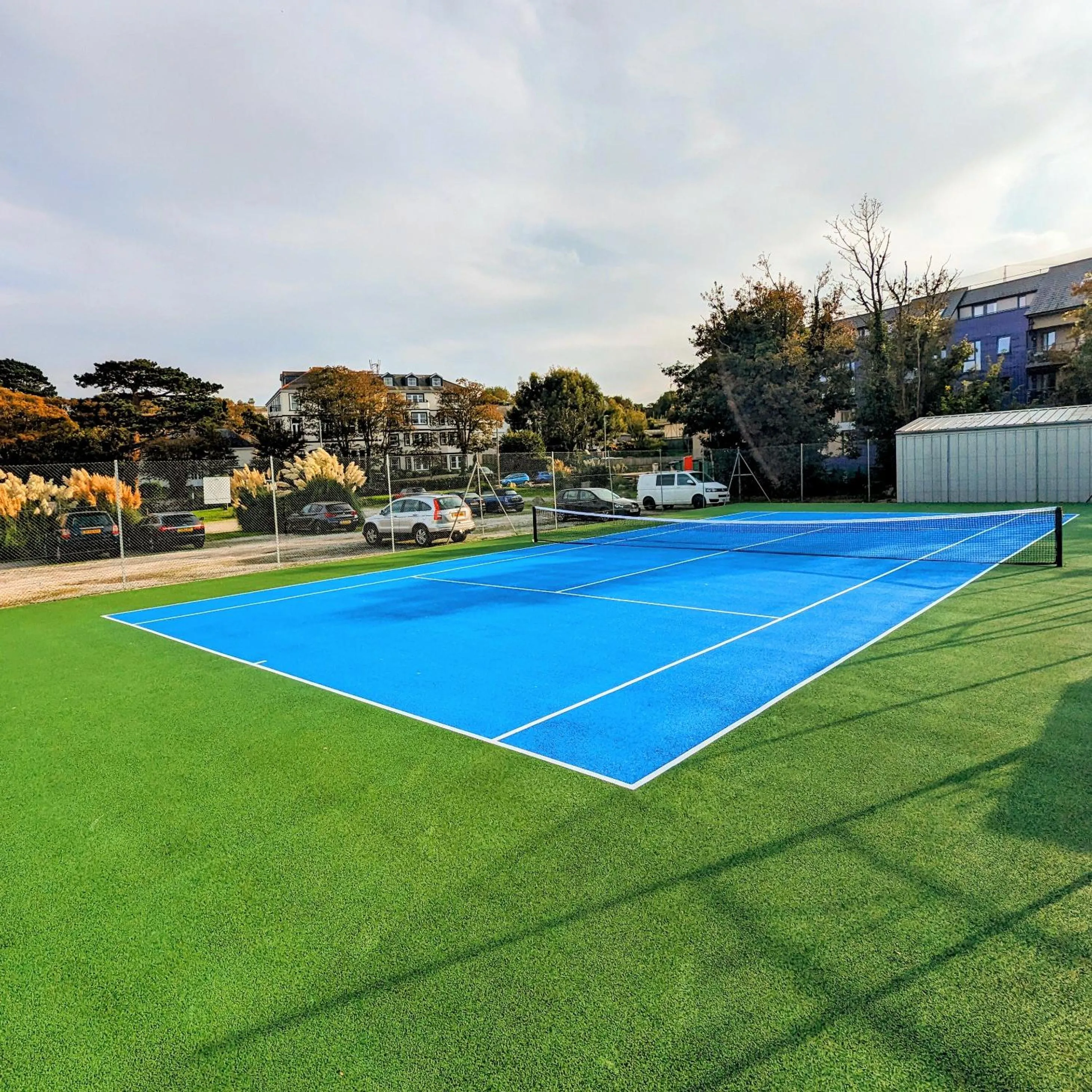 Tennis court in Hideaway - Exclusive marina development, town centre, with parking