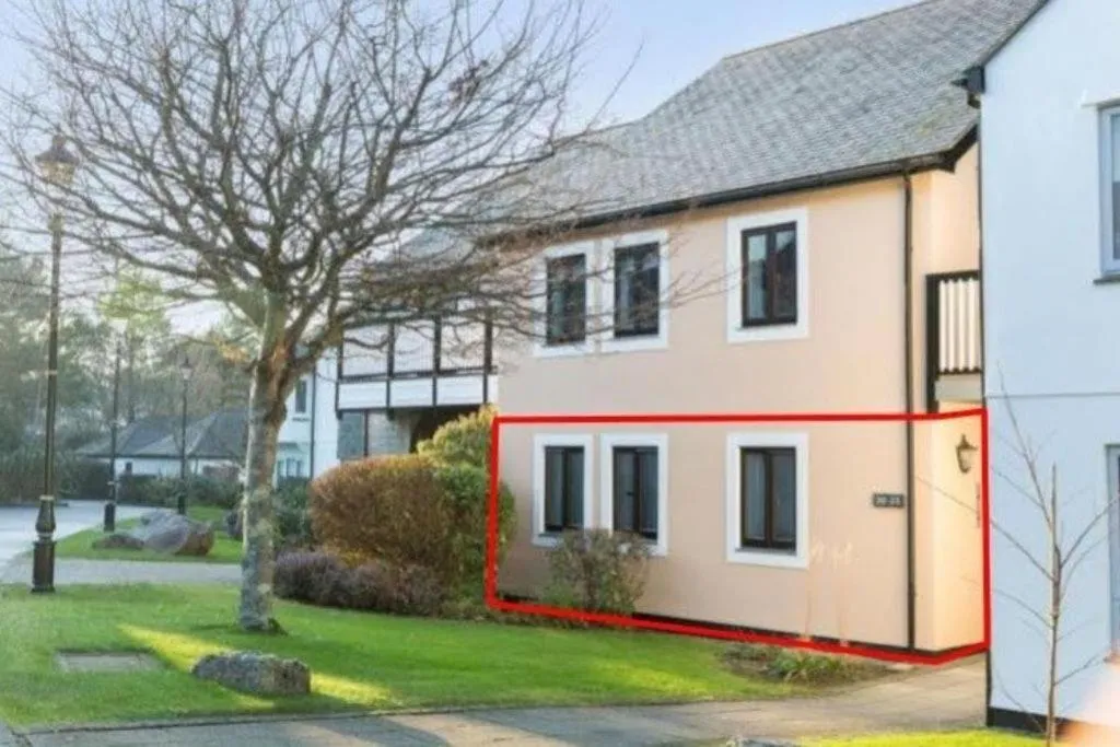 Property building in Hideaway - Exclusive marina development, town centre, with parking
