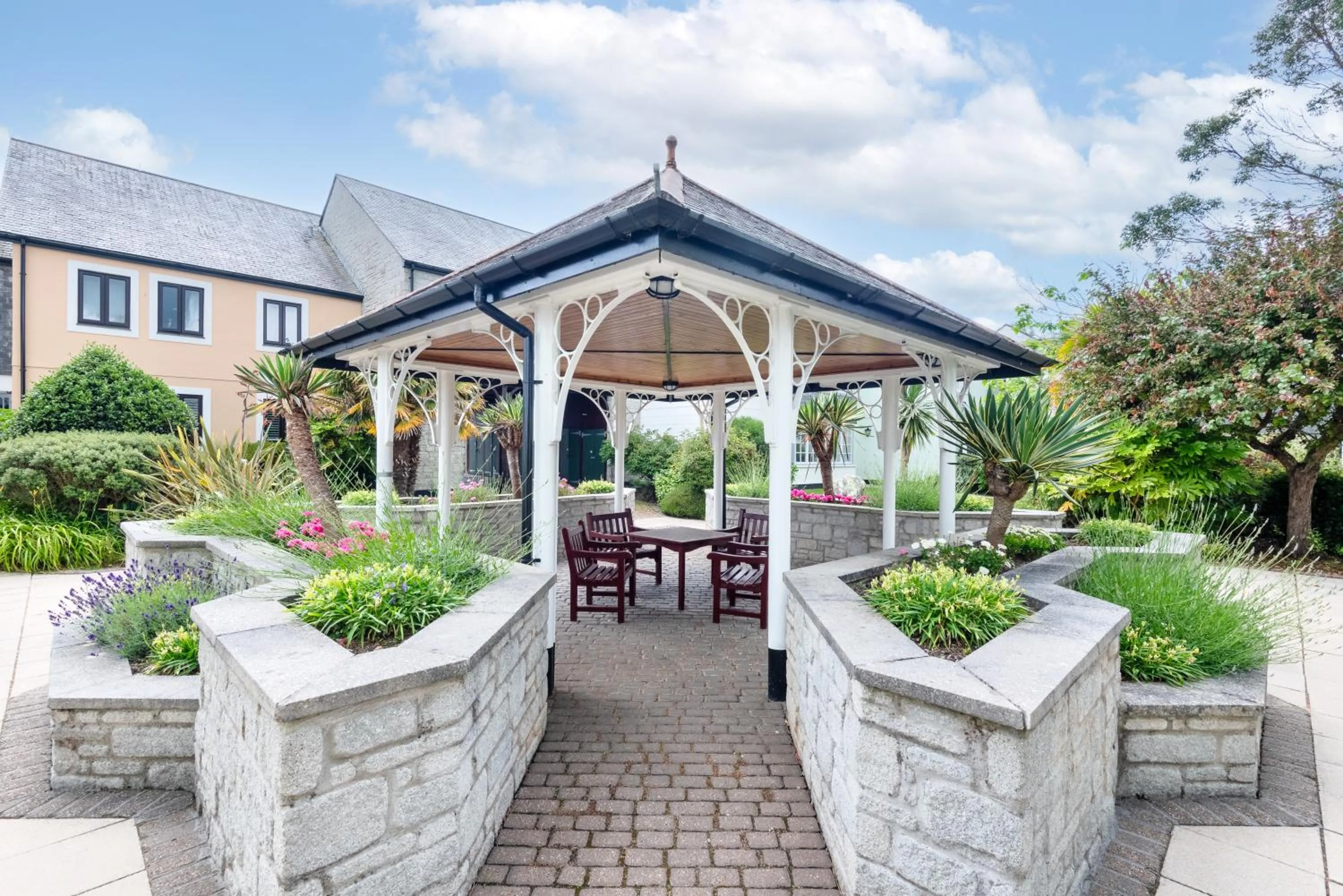 Patio in Hideaway - Exclusive marina development, town centre, with parking