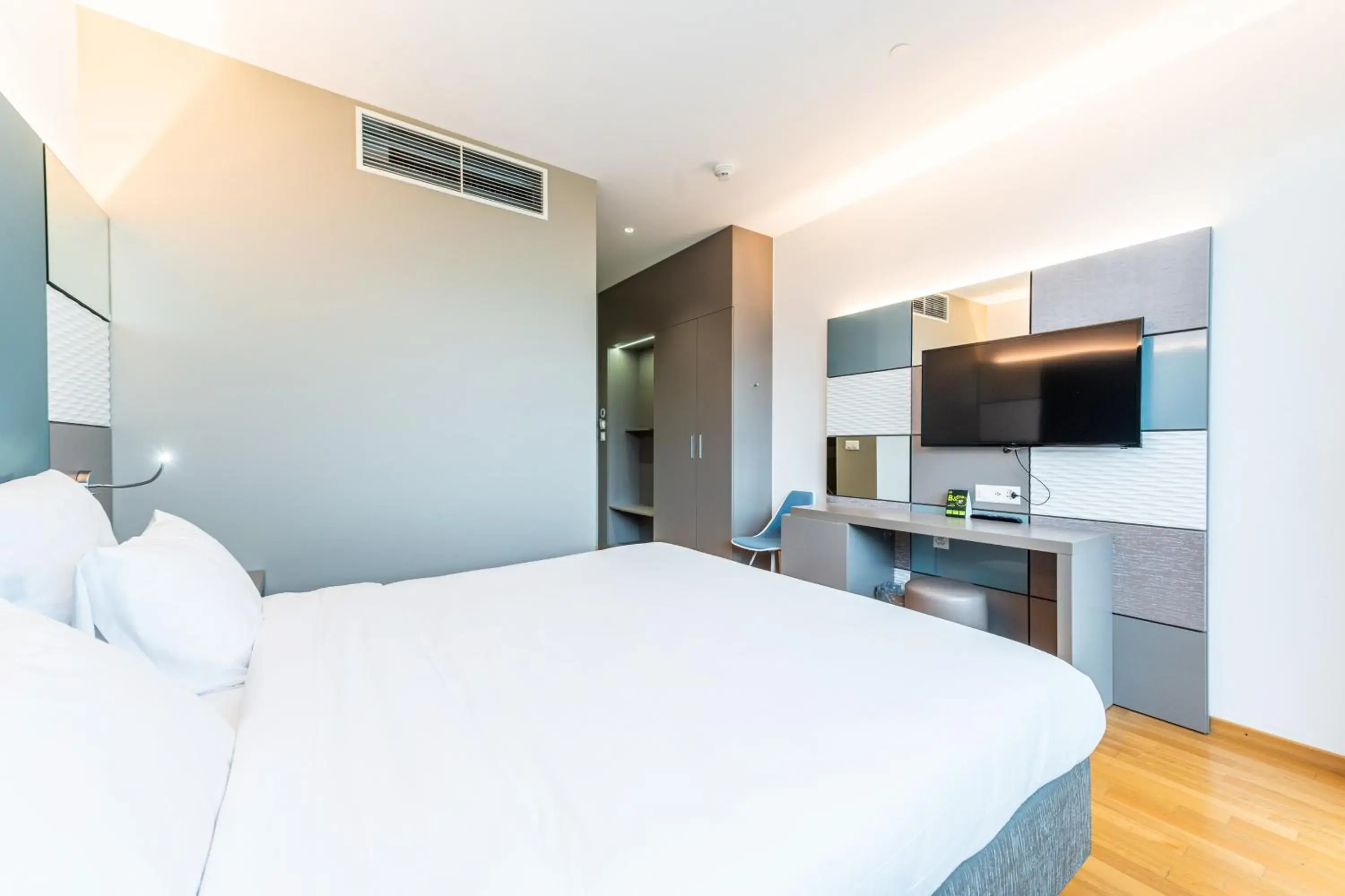 Bed in B&B HOTEL Lausanne Crissier Bed in B&B HOTEL Lausanne Crissier