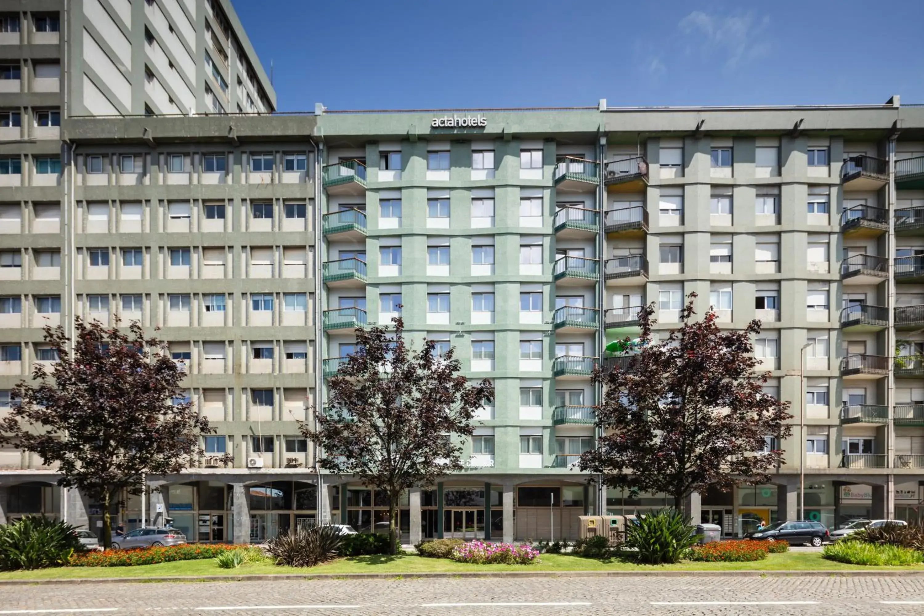 Property building in Acta The Clover Property building in Acta The Clover