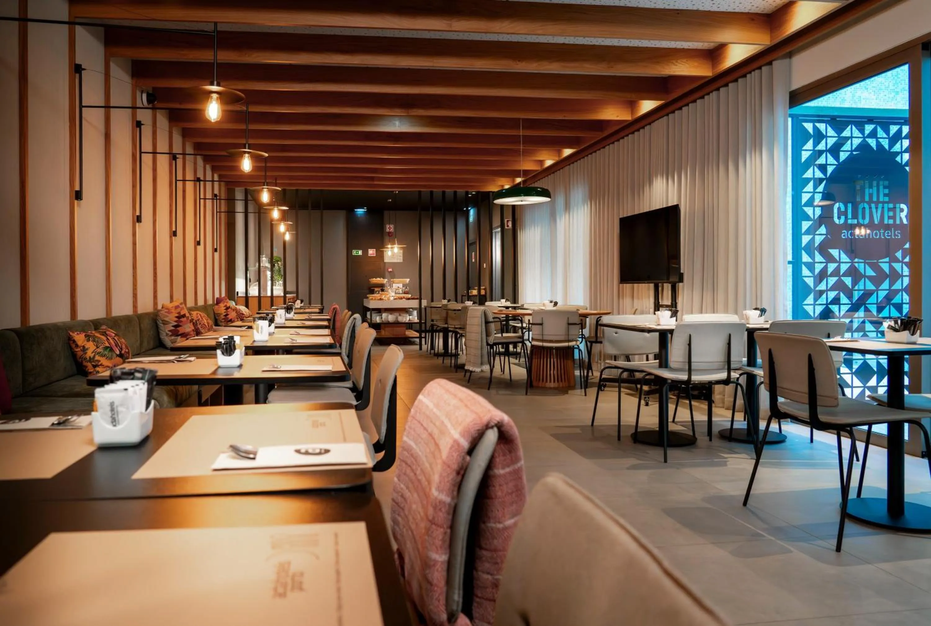 Breakfast in Acta The Clover