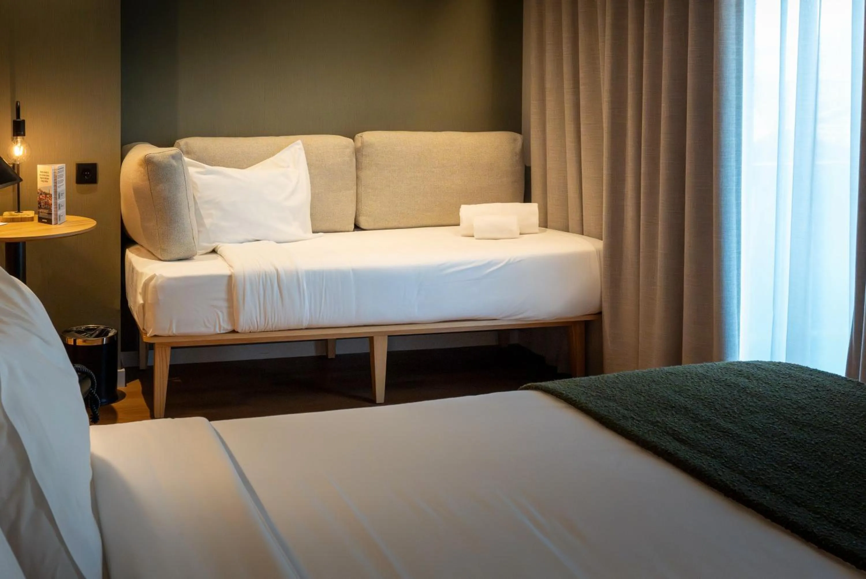 Bedroom, Bed in Acta The Clover