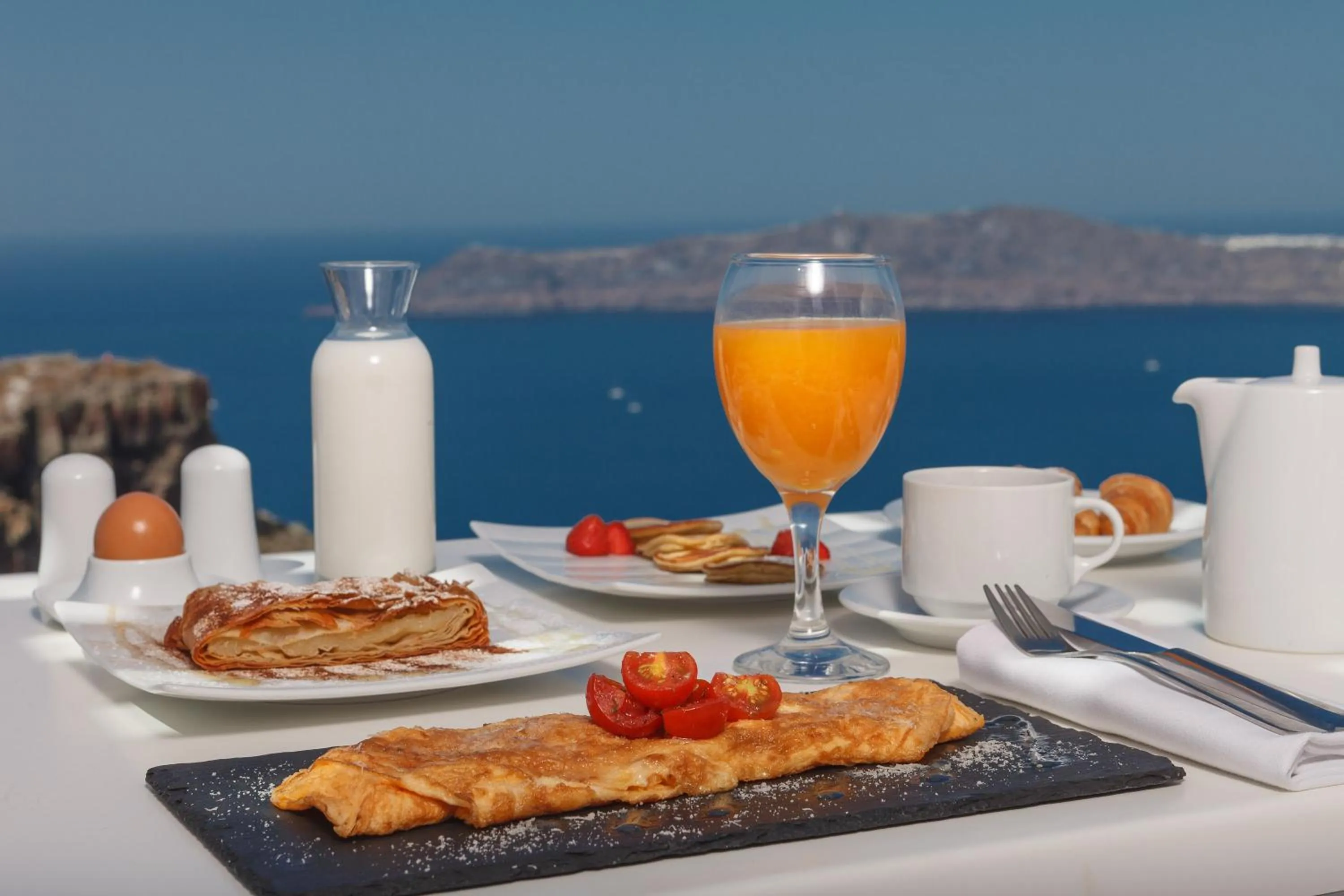 American breakfast in Tholos Resort