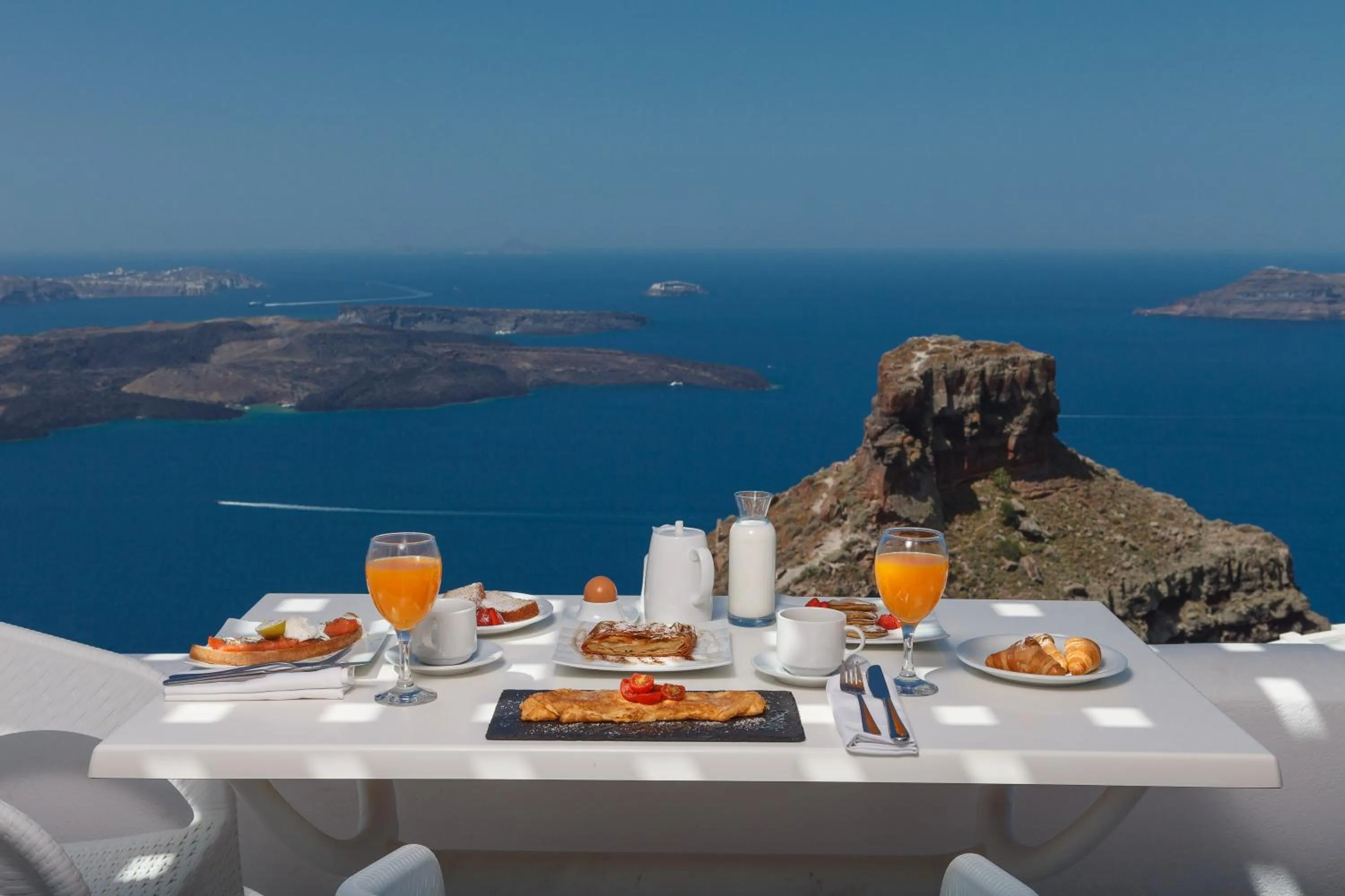 American breakfast in Tholos Resort