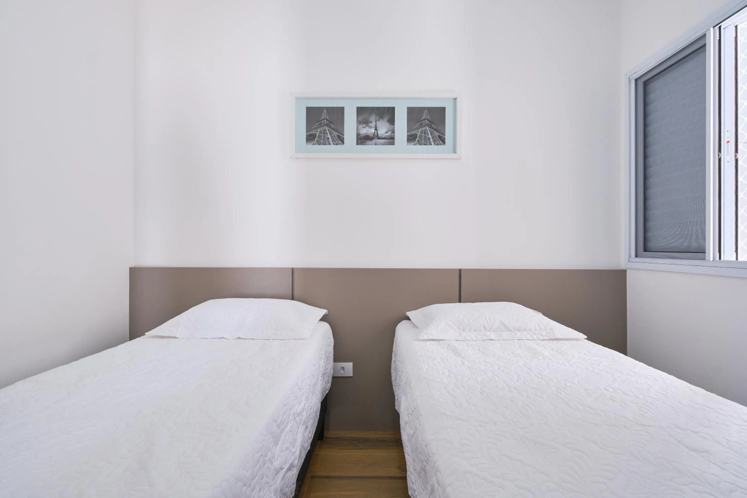 Bed in 2 QUARTOS com Churrasqueira na Varanda, Piscina, Garagem interna, WiFi 500mbps, Ar Condicionado e Telas de Proteção