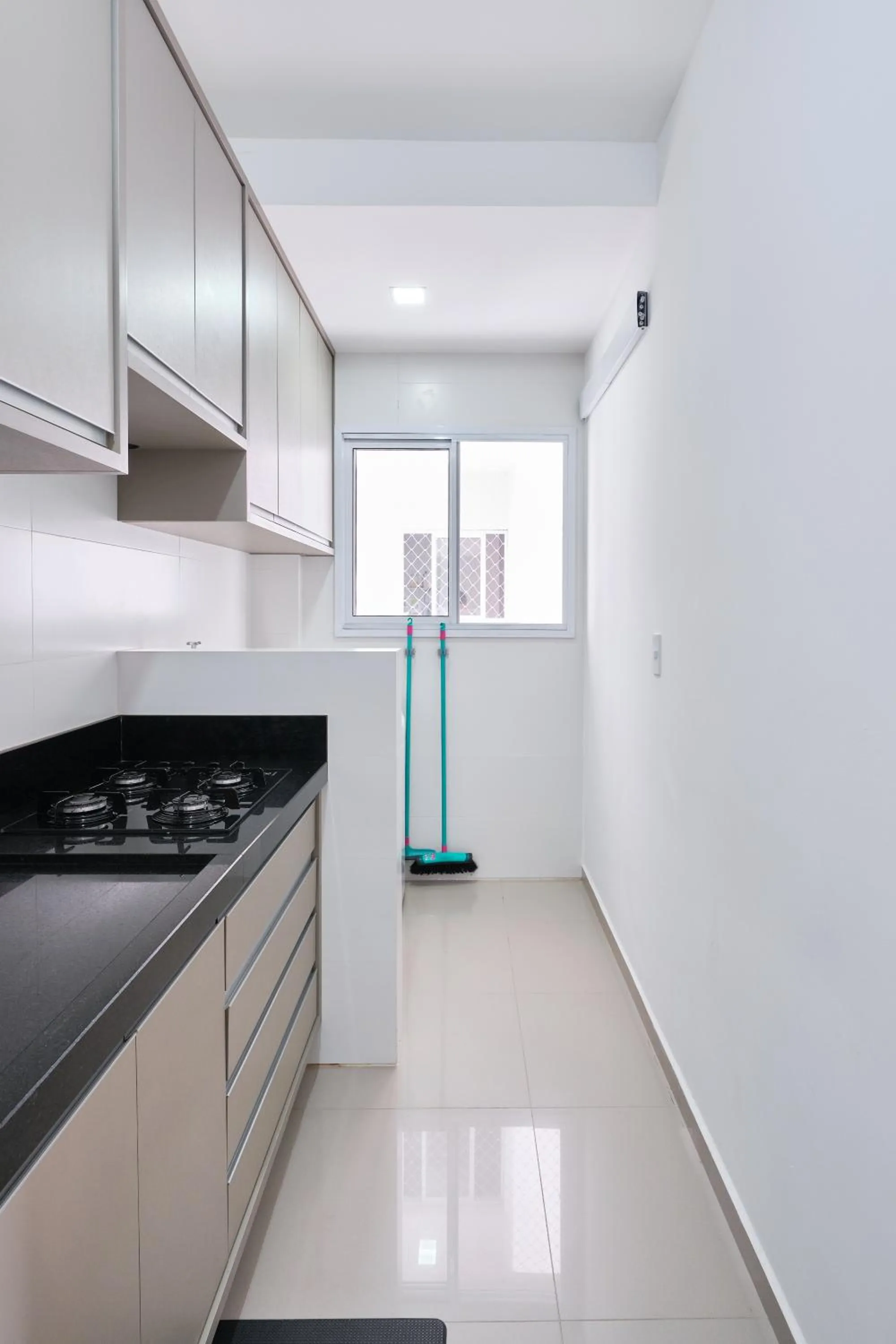 Kitchen or kitchenette in 2 QUARTOS com Churrasqueira na Varanda, Piscina, Garagem interna, WiFi 500mbps, Ar Condicionado e Telas de Proteção