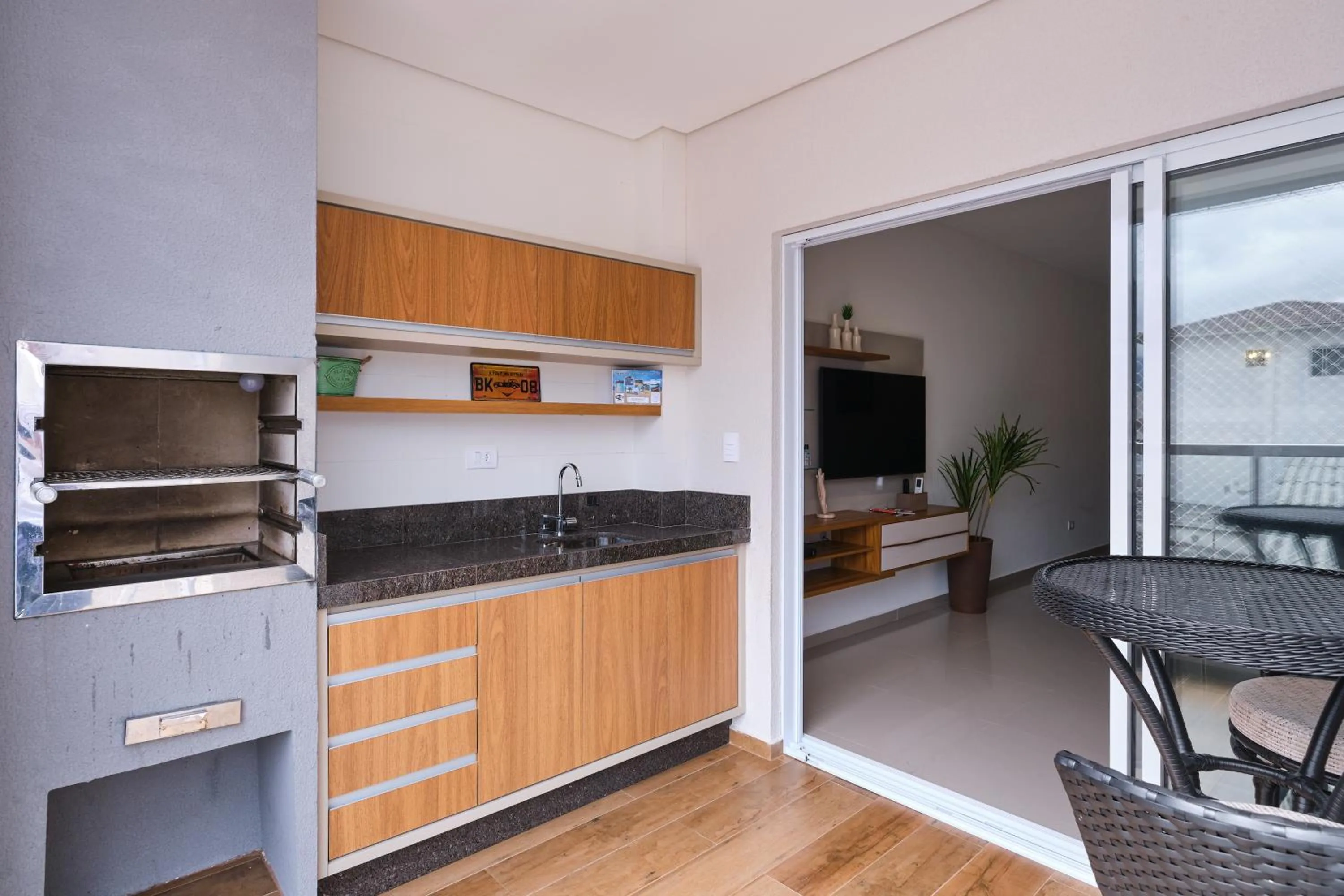 BBQ facilities in 2 QUARTOS com Churrasqueira na Varanda, Piscina, Garagem interna, WiFi 500mbps, Ar Condicionado e Telas de Proteção