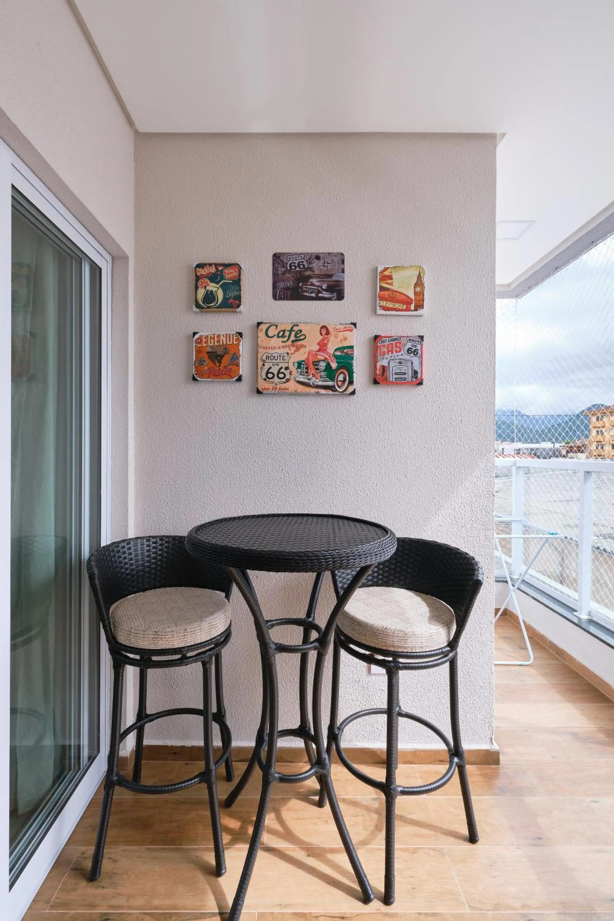 Patio in 2 QUARTOS com Churrasqueira na Varanda, Piscina, Garagem interna, WiFi 500mbps, Ar Condicionado e Telas de Proteção