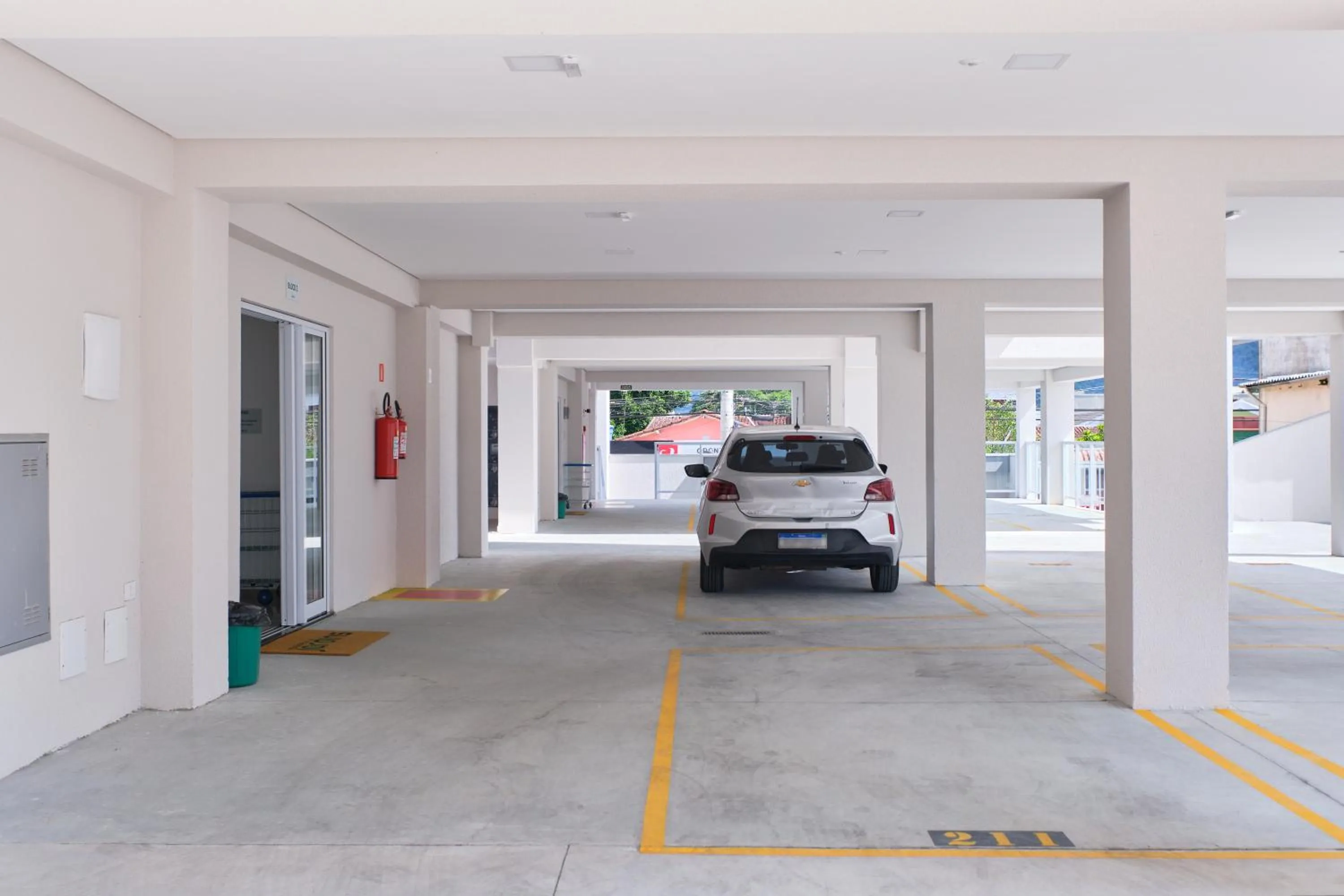 Day in 2 QUARTOS com Churrasqueira na Varanda, Piscina, Garagem interna, WiFi 500mbps, Ar Condicionado e Telas de Proteção