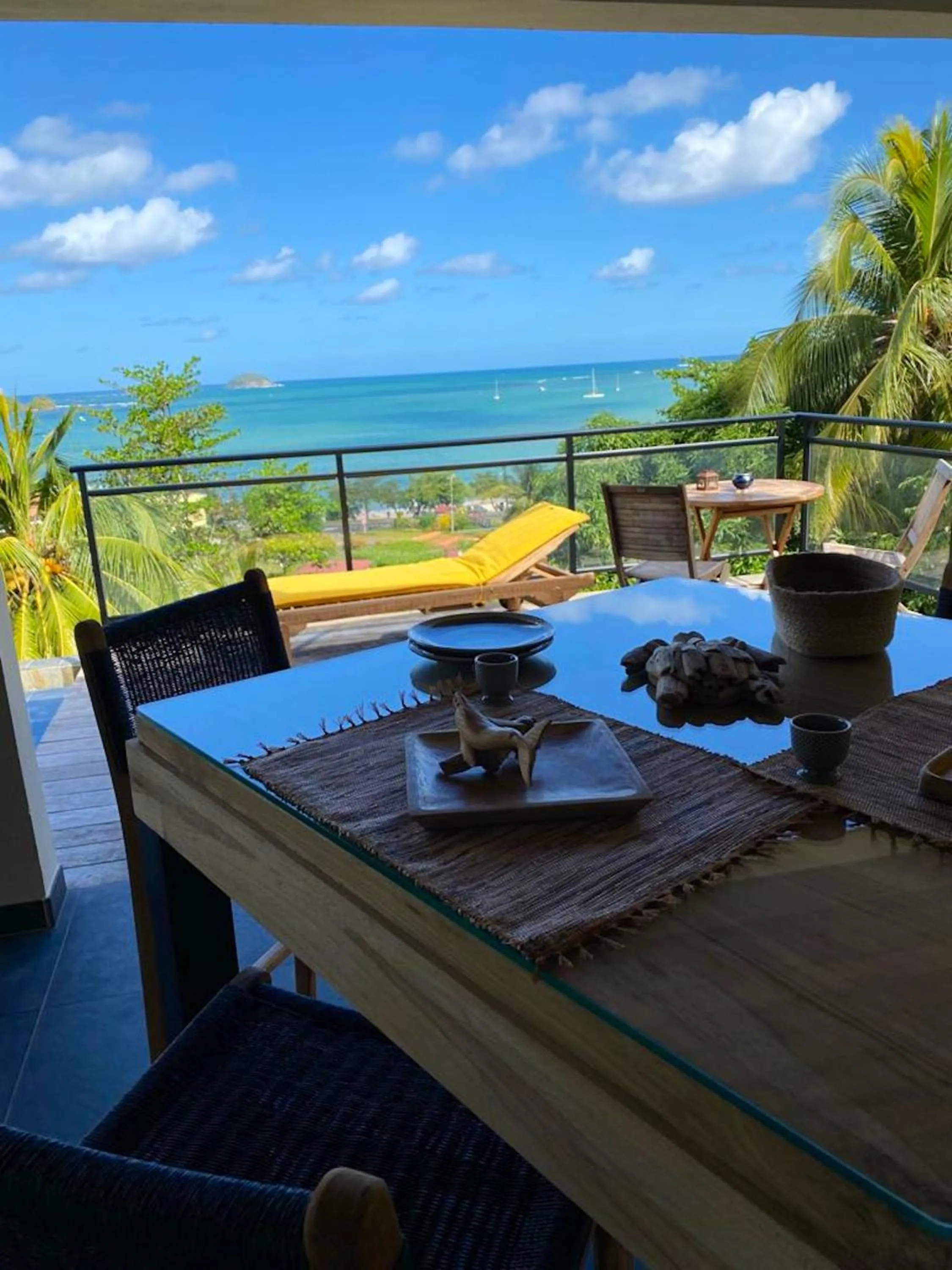 Appartement vue mer avec piscine privée à La Trinité, 98m²