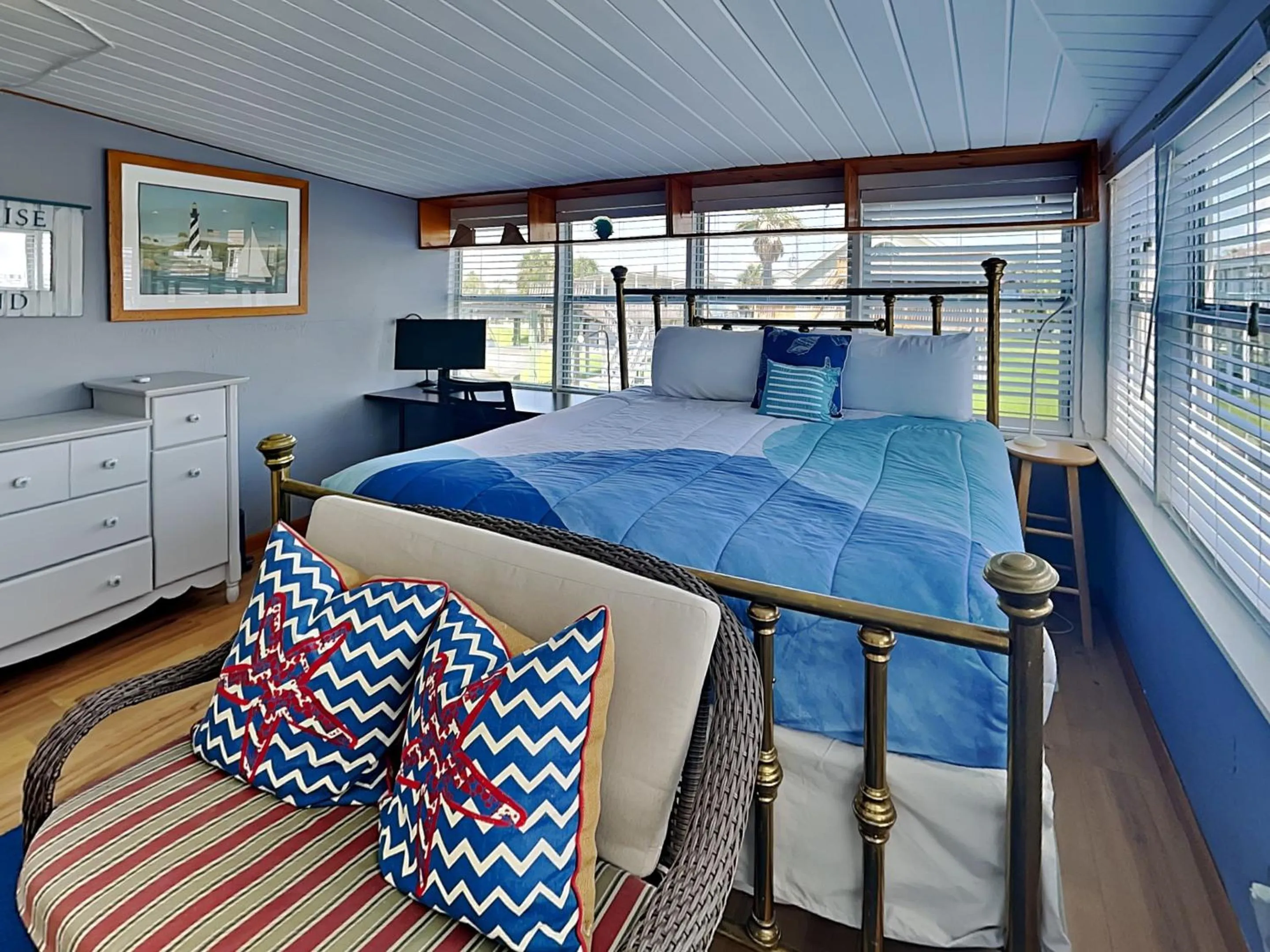 Bed in Barnacle Lodge