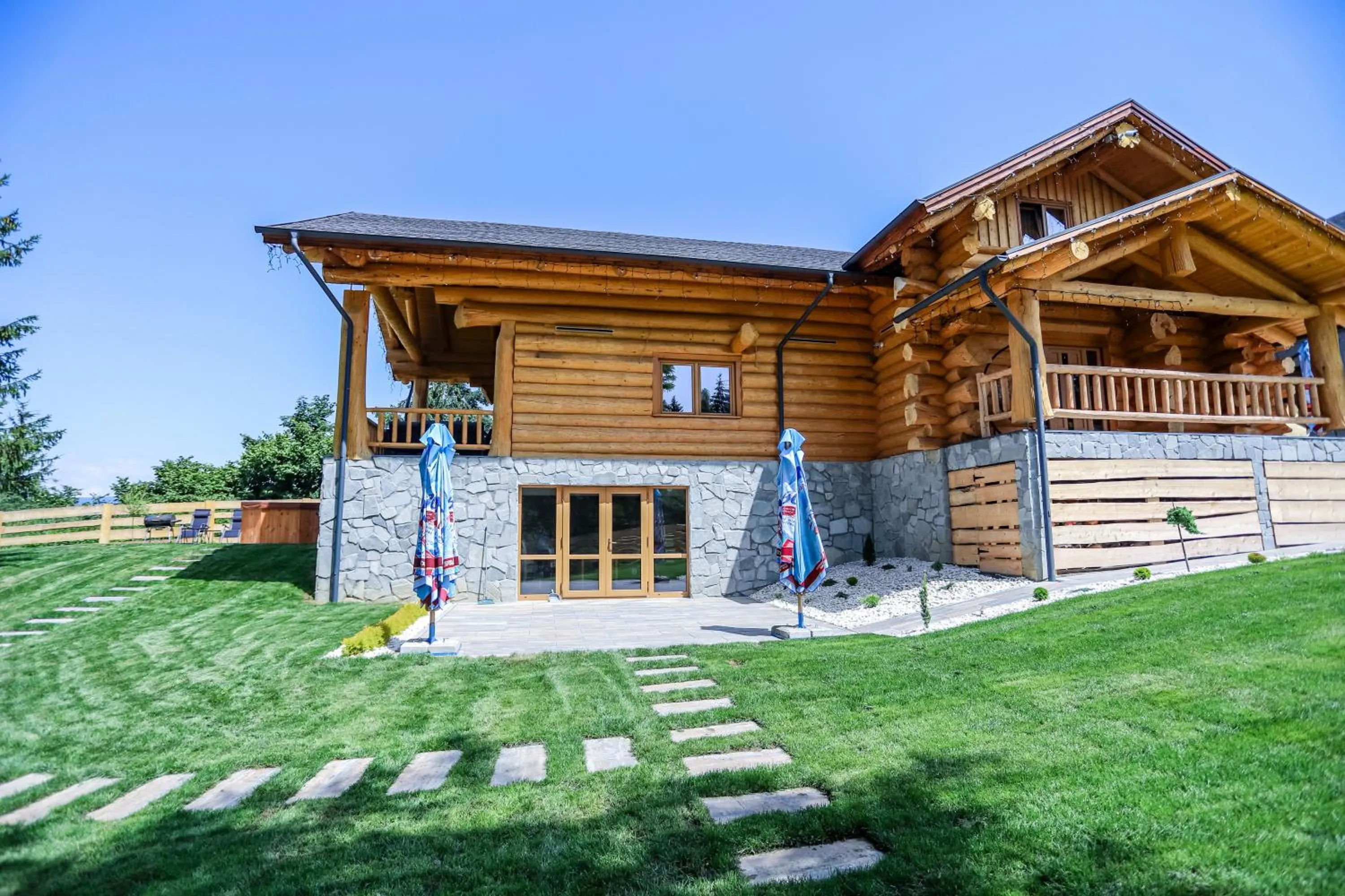 Property building in PENSIUNEA IZABELLA, Izabella Chalet