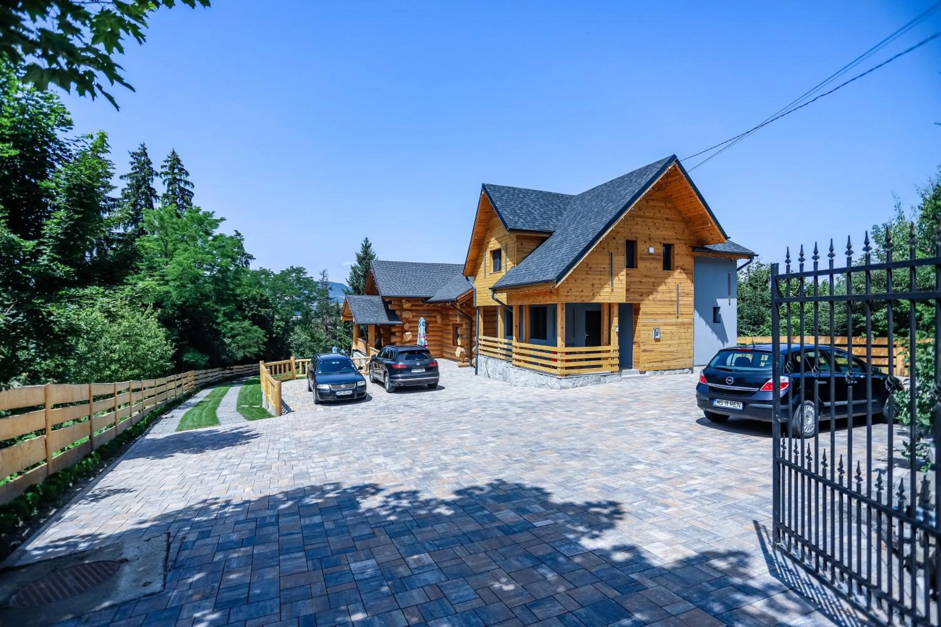 Property building in PENSIUNEA IZABELLA, Izabella Chalet