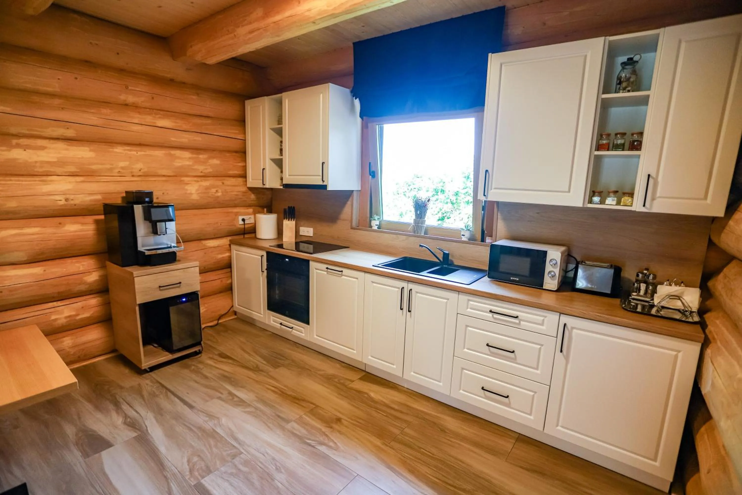 Kitchen or kitchenette in PENSIUNEA IZABELLA, Izabella Chalet