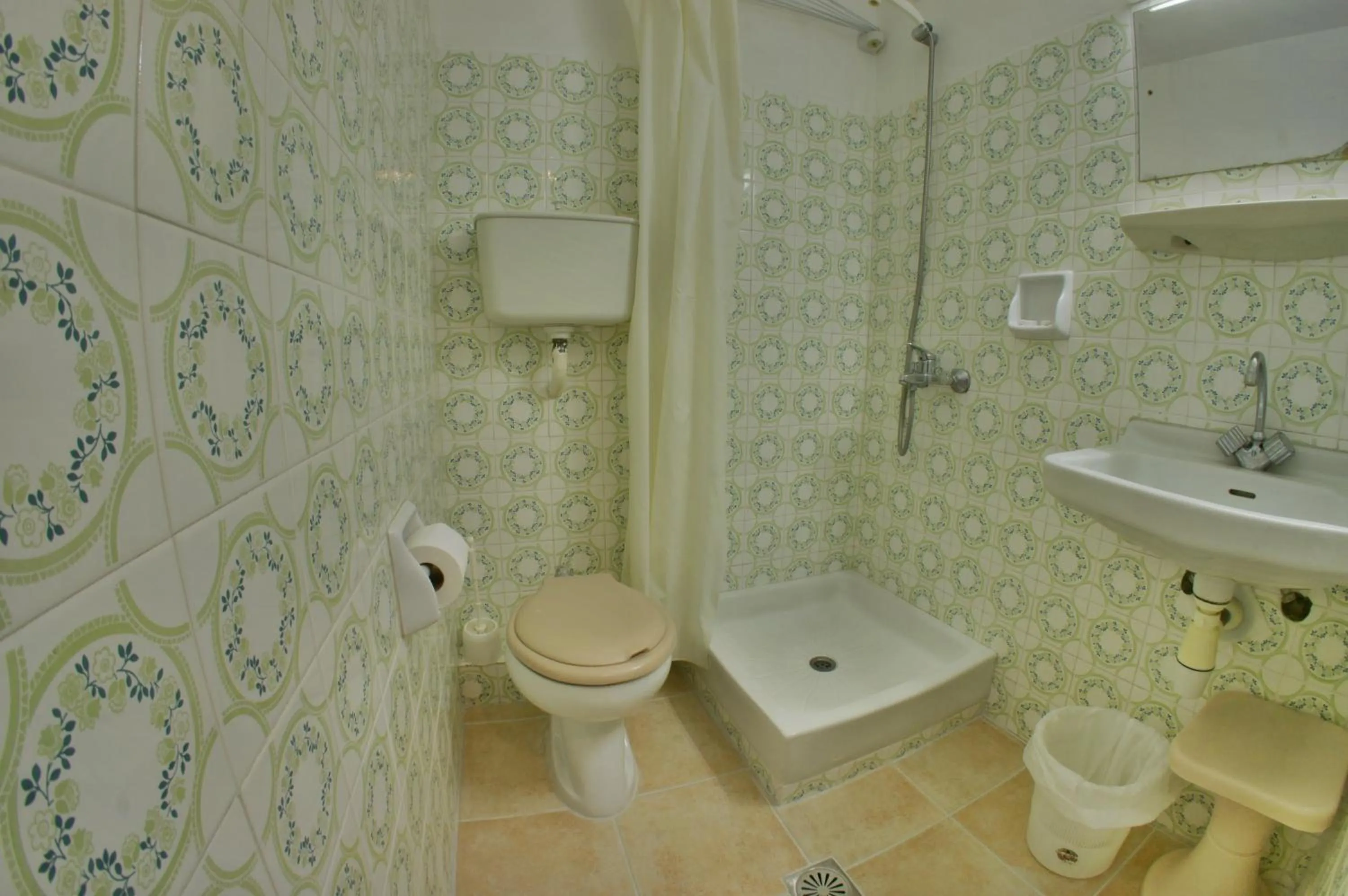 Shower in Hotel Benitses Arches