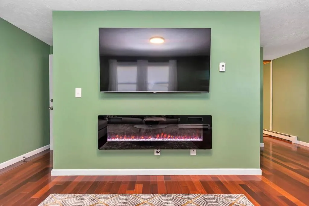 *NEW* Beautiful 3 floor Townhome with Sauna