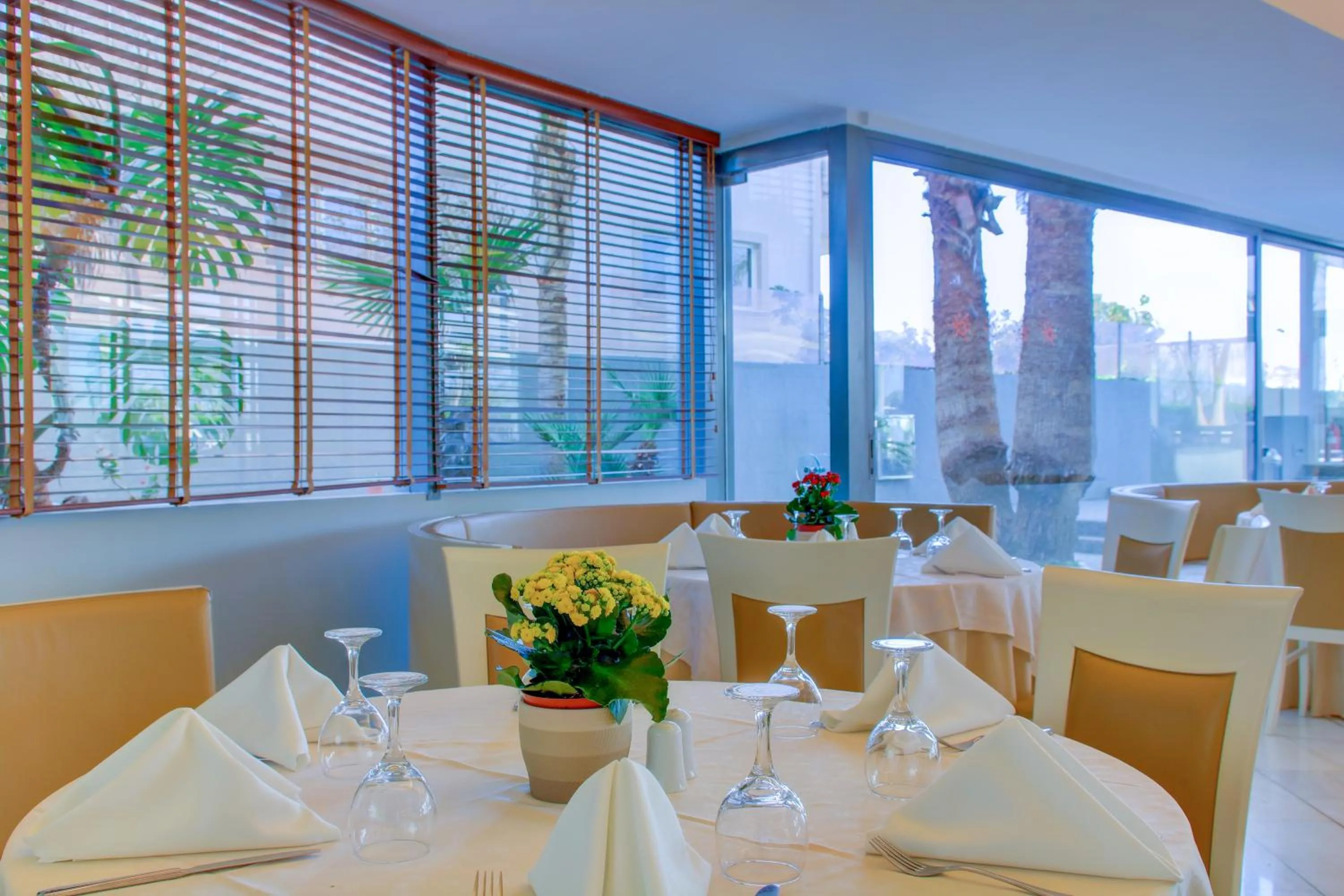 Restaurant/places to eat in Palace Hotel Glyfada