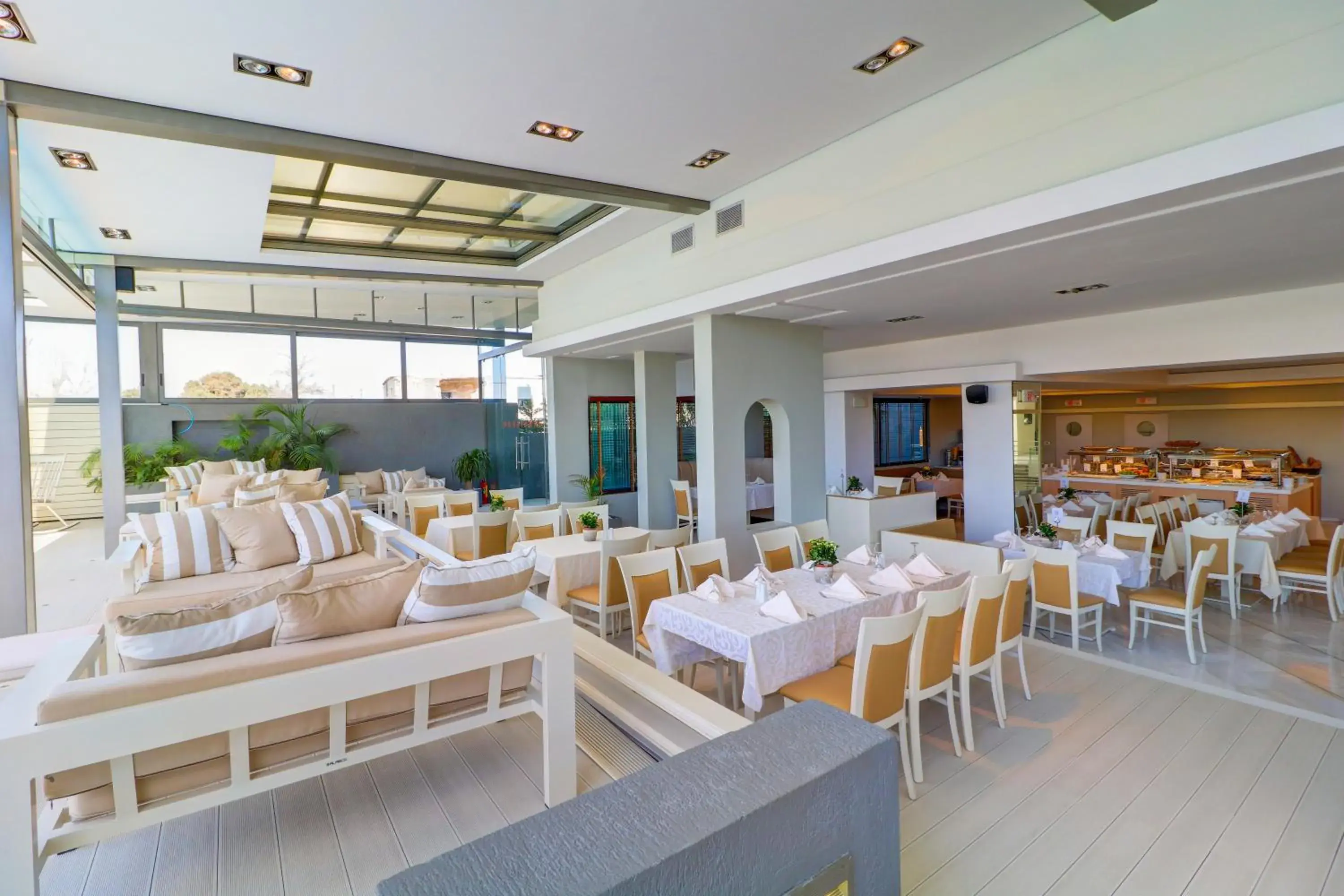 Restaurant/places to eat in Palace Hotel Glyfada Restaurant/places to eat in Palace Hotel Glyfada