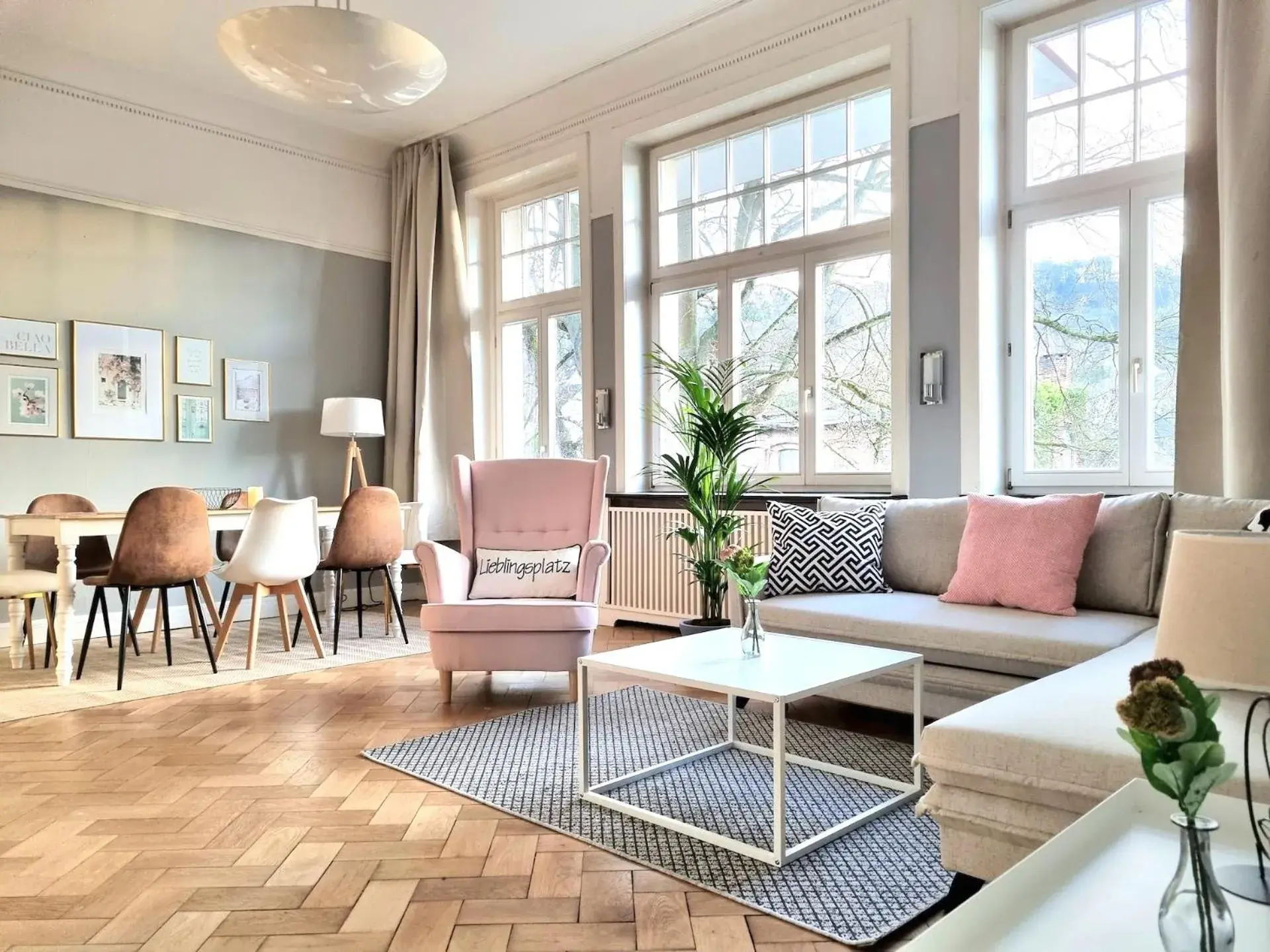 Charysma - Jugendstil trifft Moderne, Schlafzimmer mit Smart-TV, Tischfussball, Darts, Parkplatz Charysma - Jugendstil trifft Moderne, Schlafzimmer mit Smart-TV, Tischfussball, Darts, Parkplatz