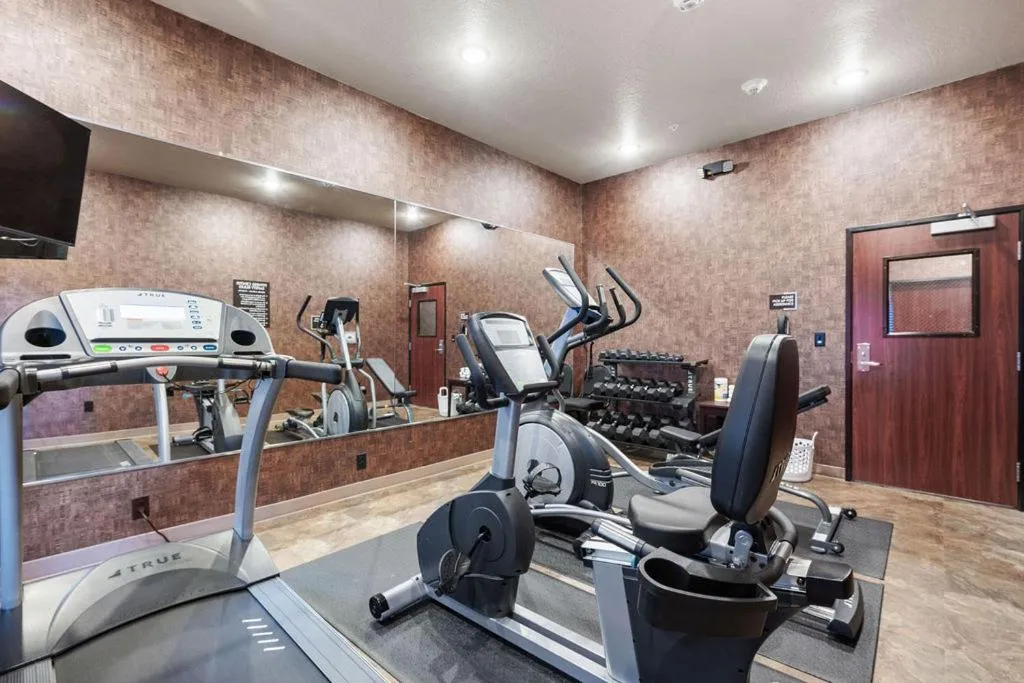 Fitness centre/facilities in Cobblestone Hotel & Suites - Mosinee