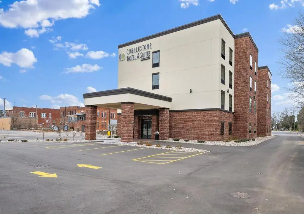 Property building in Cobblestone Hotel & Suites - Mosinee Property building in Cobblestone Hotel & Suites - Mosinee