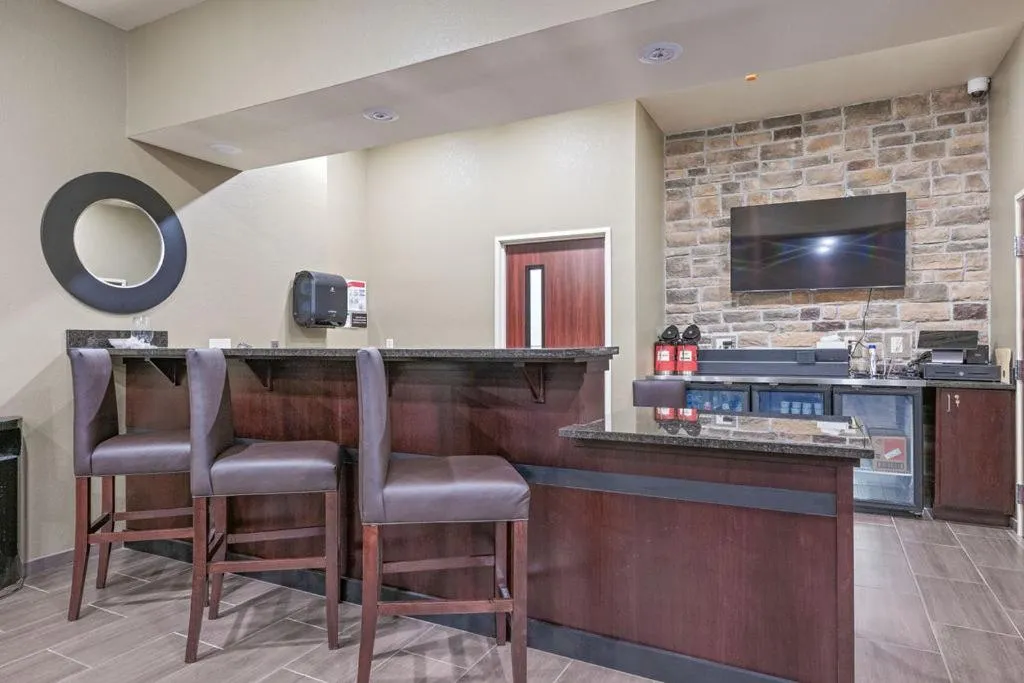 Lounge or bar in Cobblestone Hotel & Suites - Mosinee