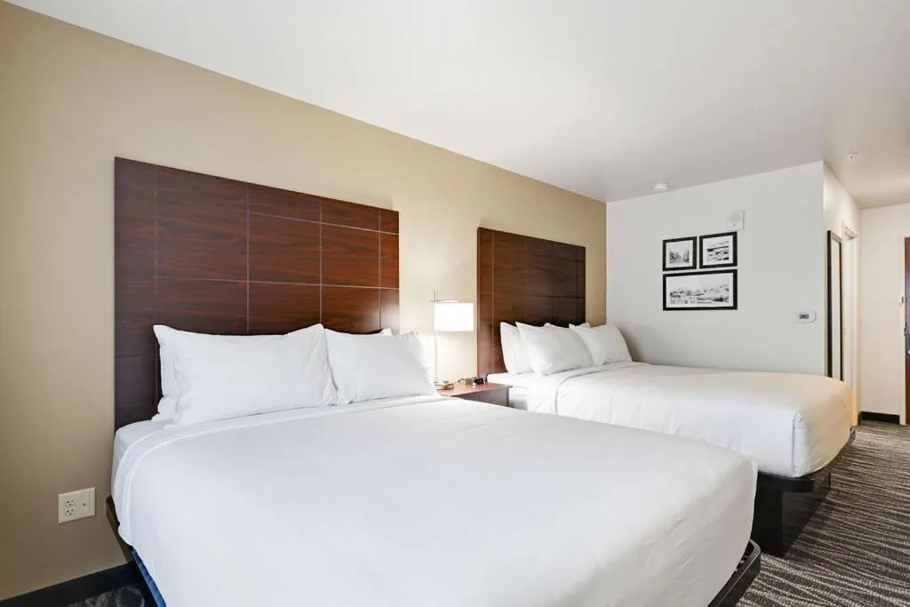 Bed in Cobblestone Hotel & Suites - Mosinee