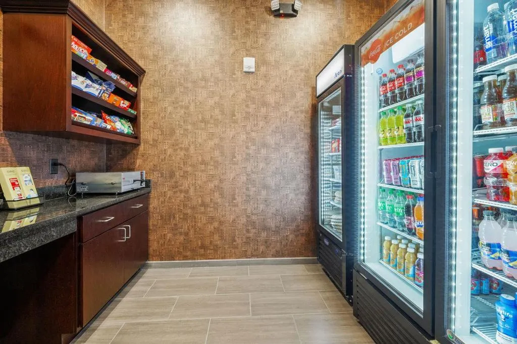 Food and drinks in Cobblestone Hotel & Suites - Mosinee