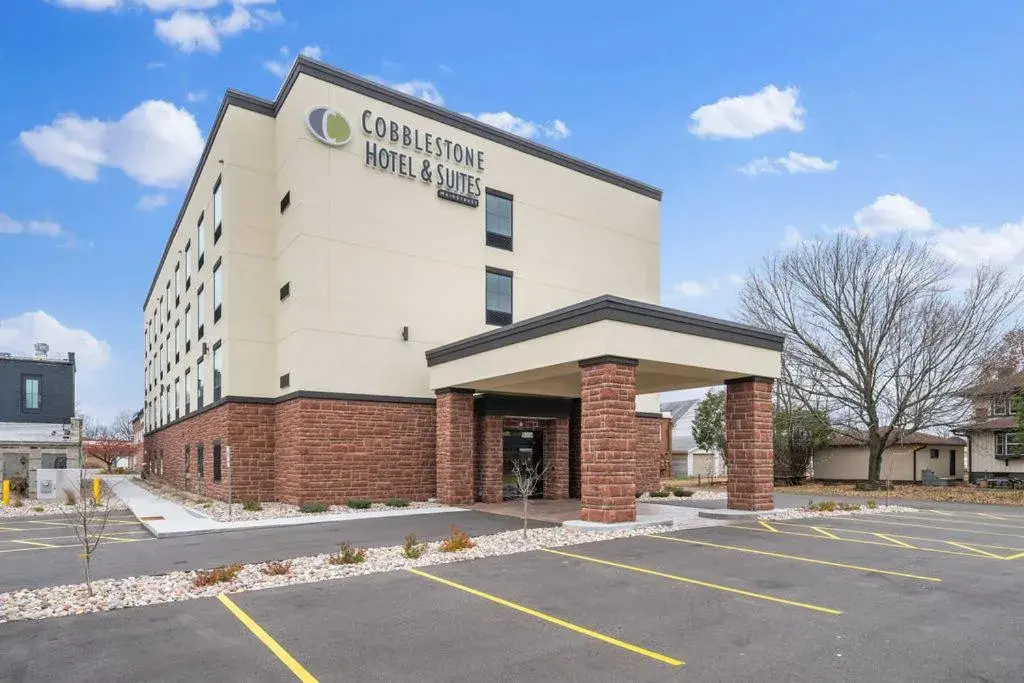 Property building in Cobblestone Hotel & Suites - Mosinee Property building in Cobblestone Hotel & Suites - Mosinee